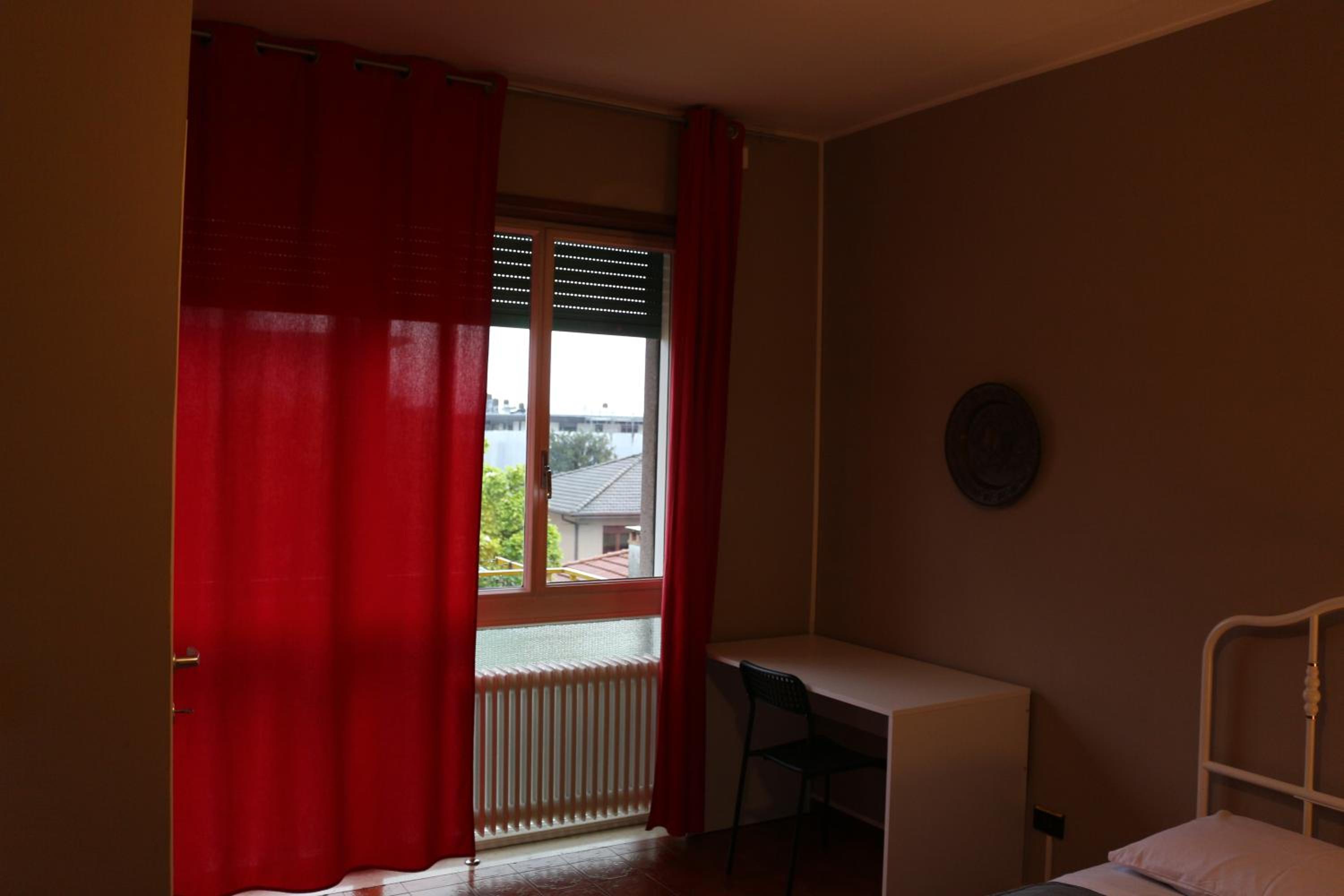 Twin Room with Private Bathroom photo 2