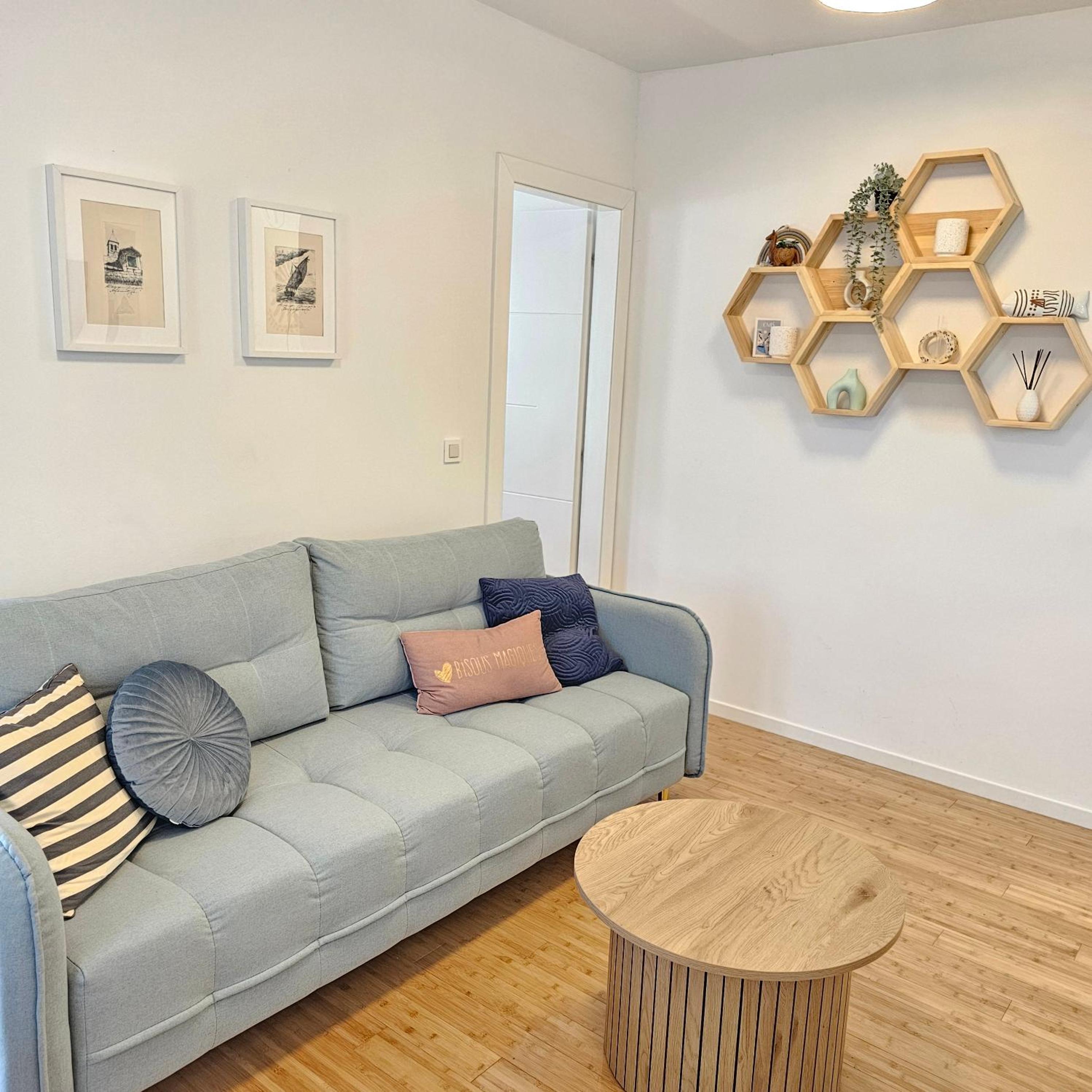 One-Bedroom Apartment photo 1