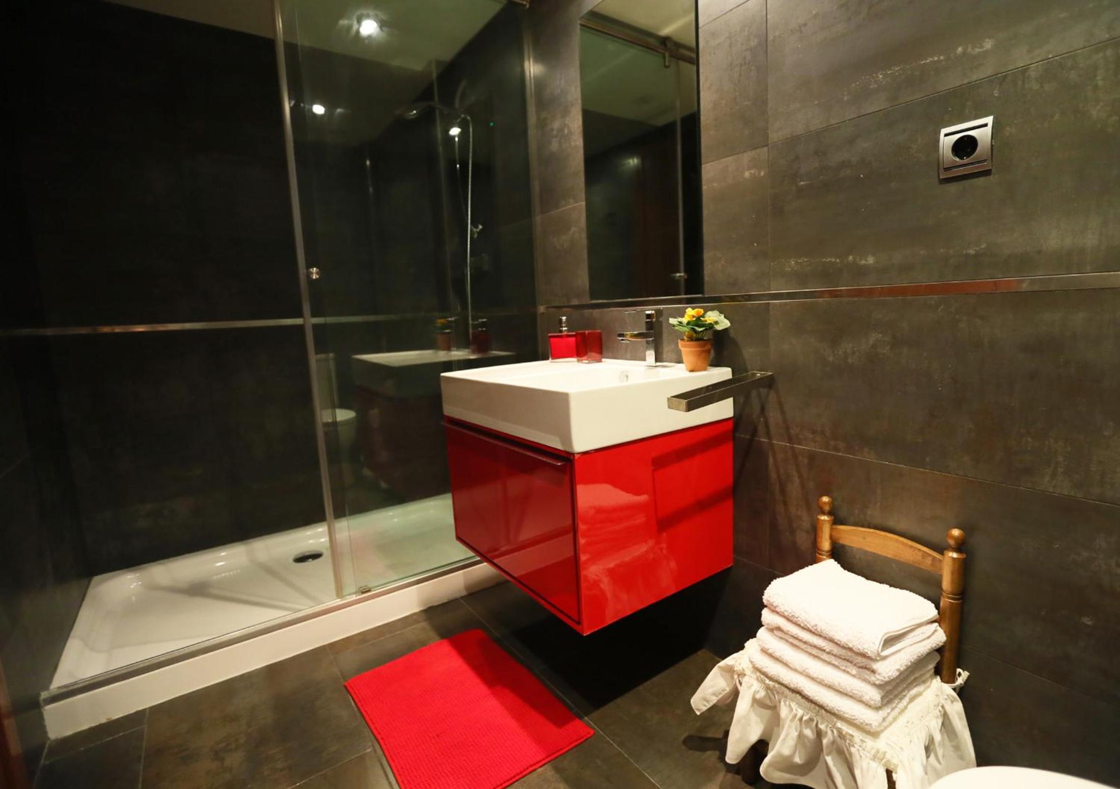 One-Bedroom Apartment with City View photo 2