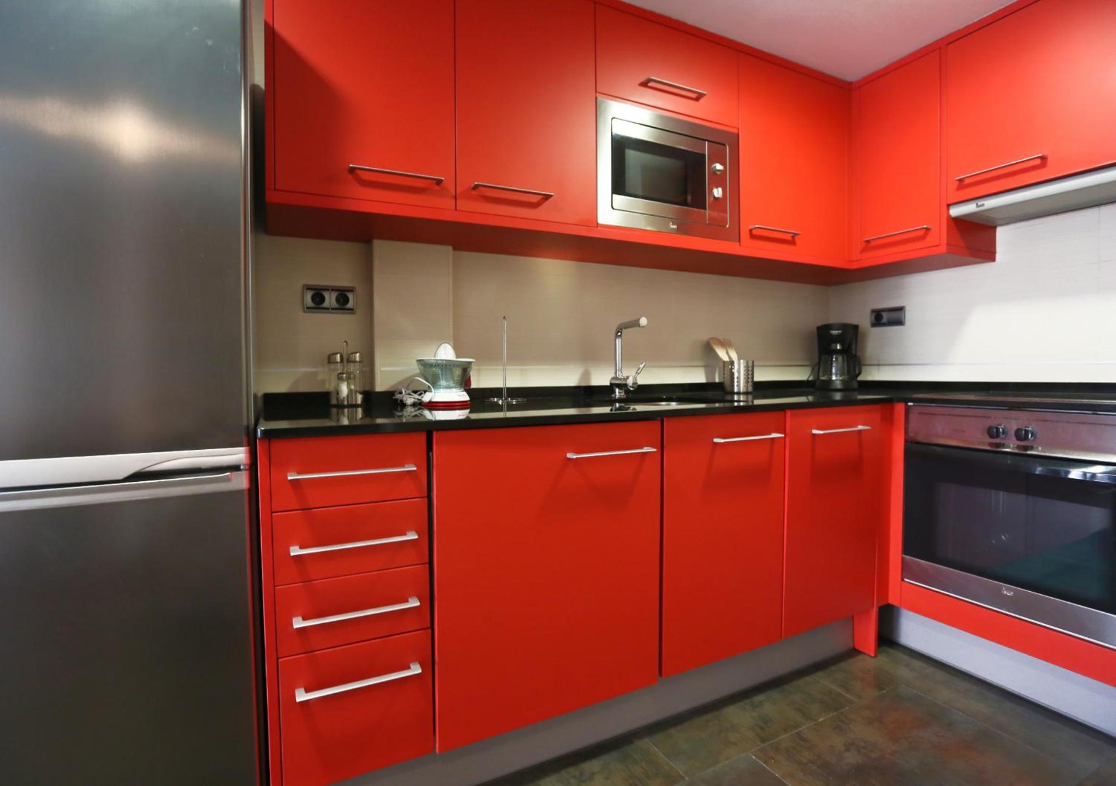 Deluxe One-Bedroom Apartment with City View photo 2