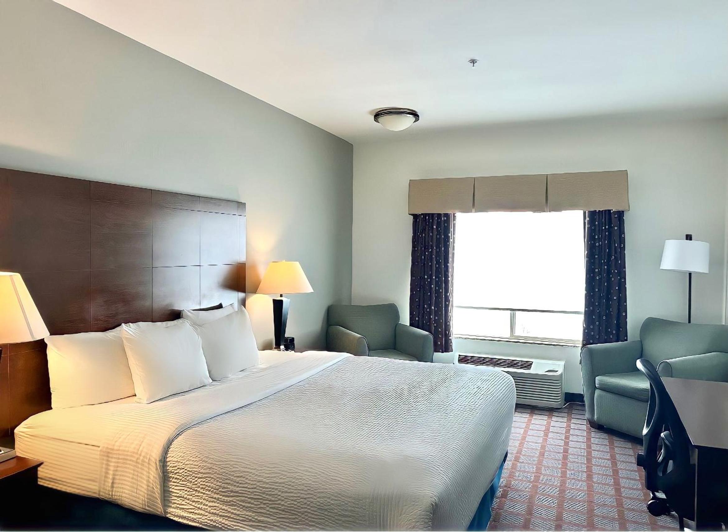 Deluxe King Room - Non-Smoking photo 2