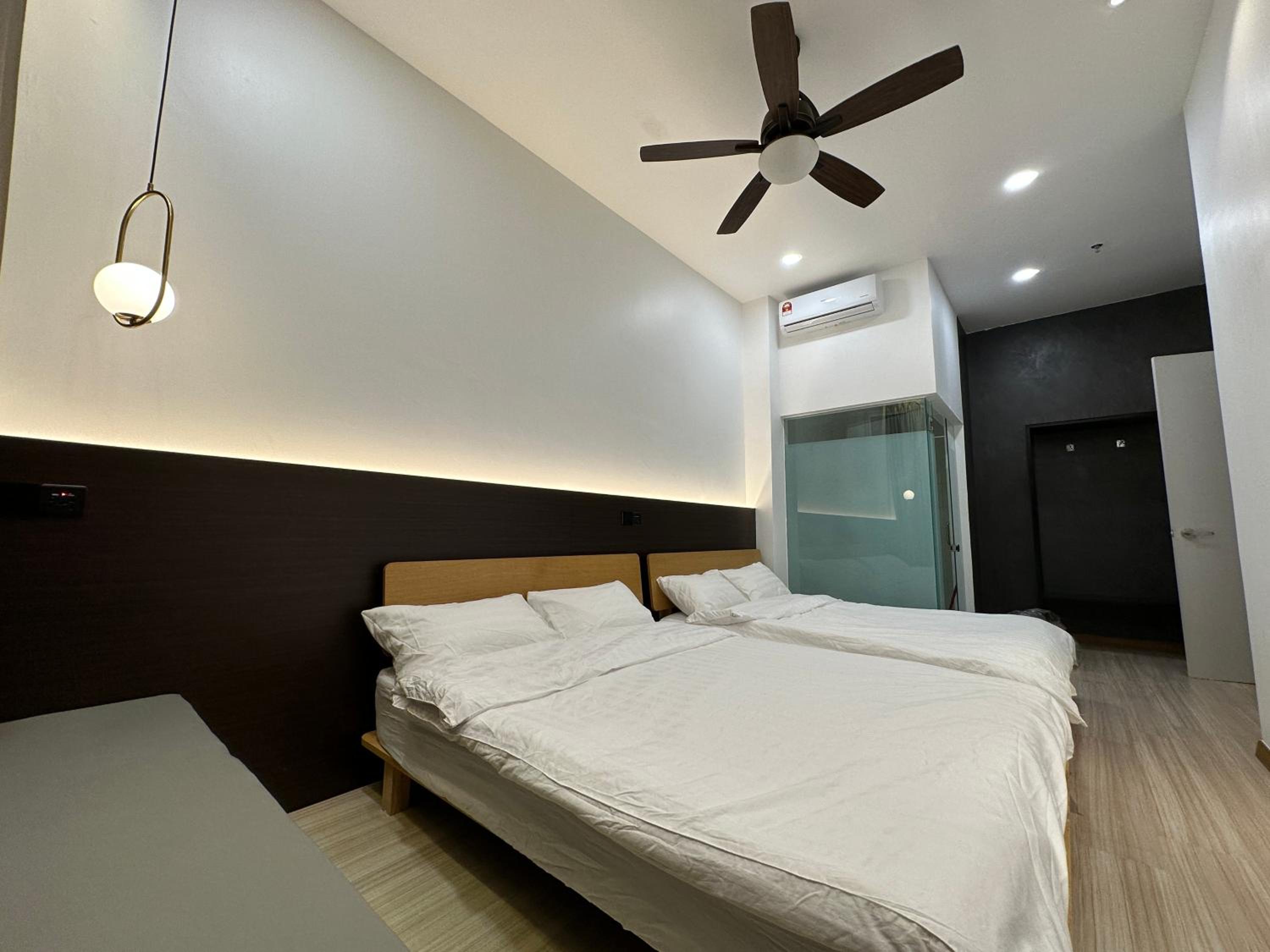 Three-Bedroom Apartment - Photo 21