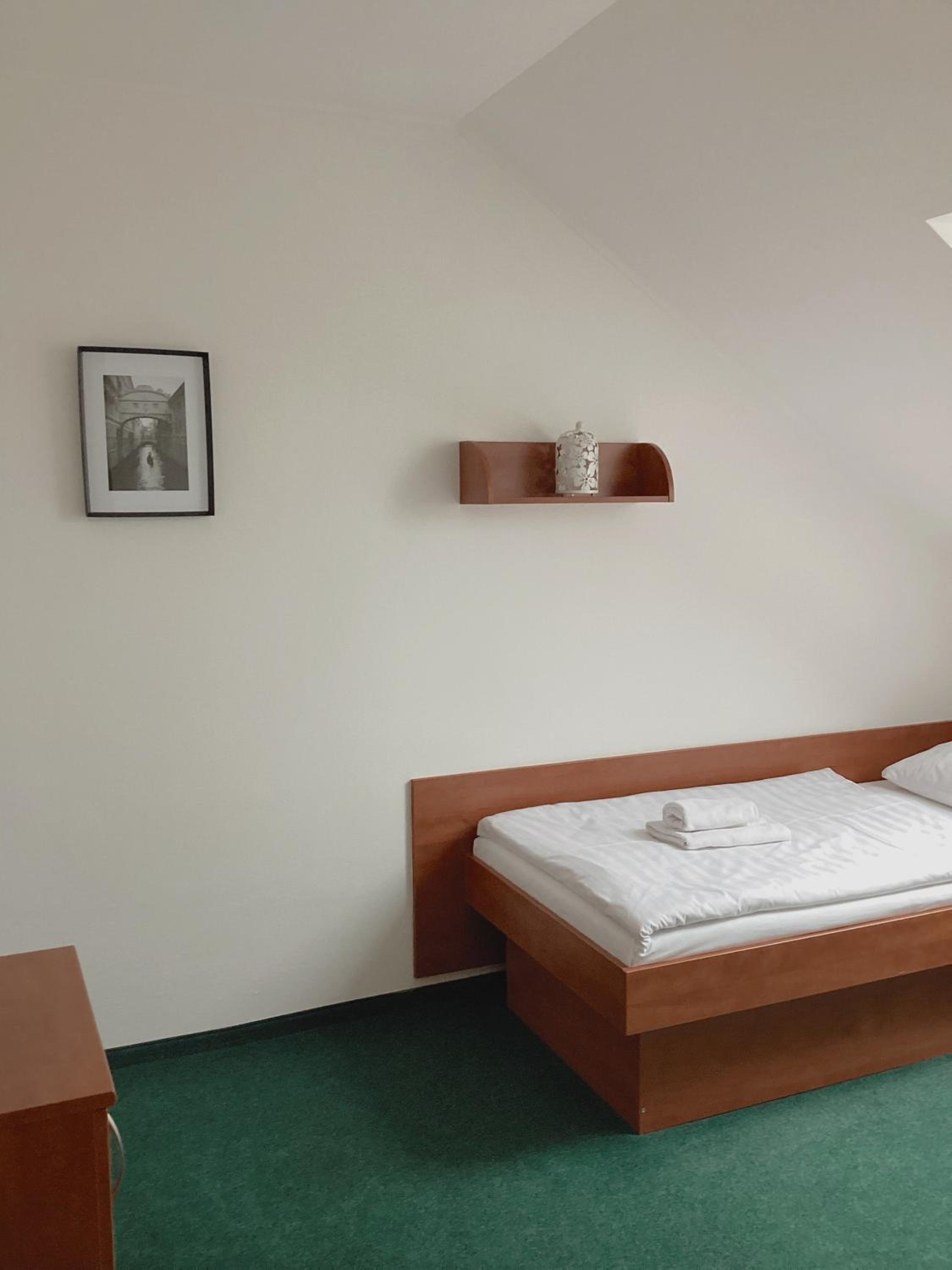 Single Room photo 2