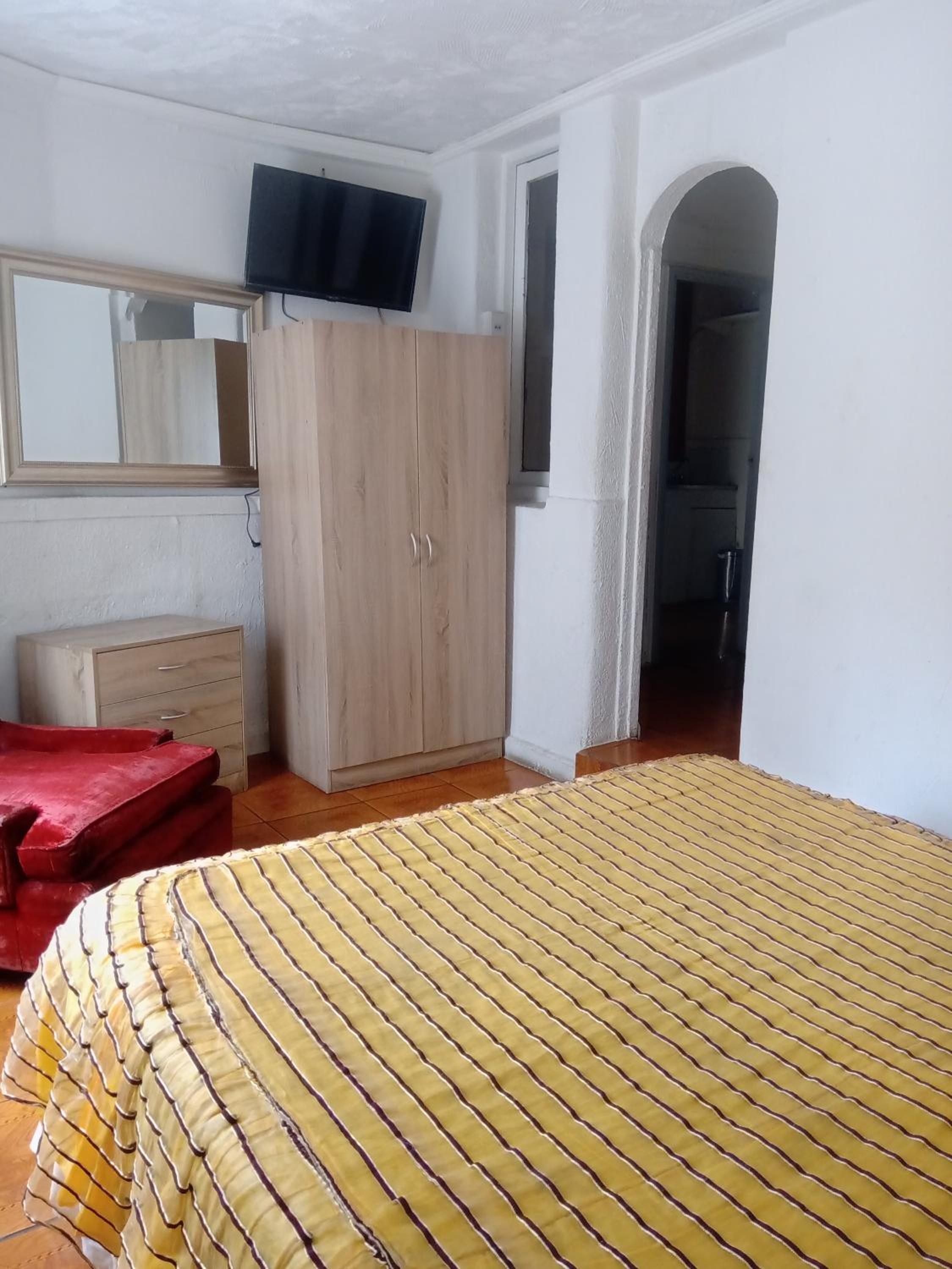 Single Room with Private Bathroom photo 1