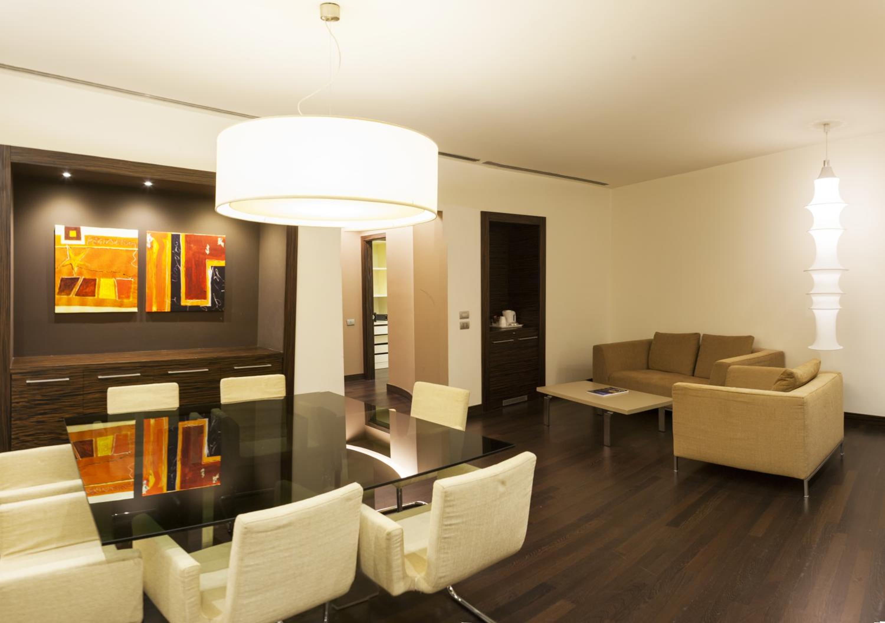 Suite - Photo 2
