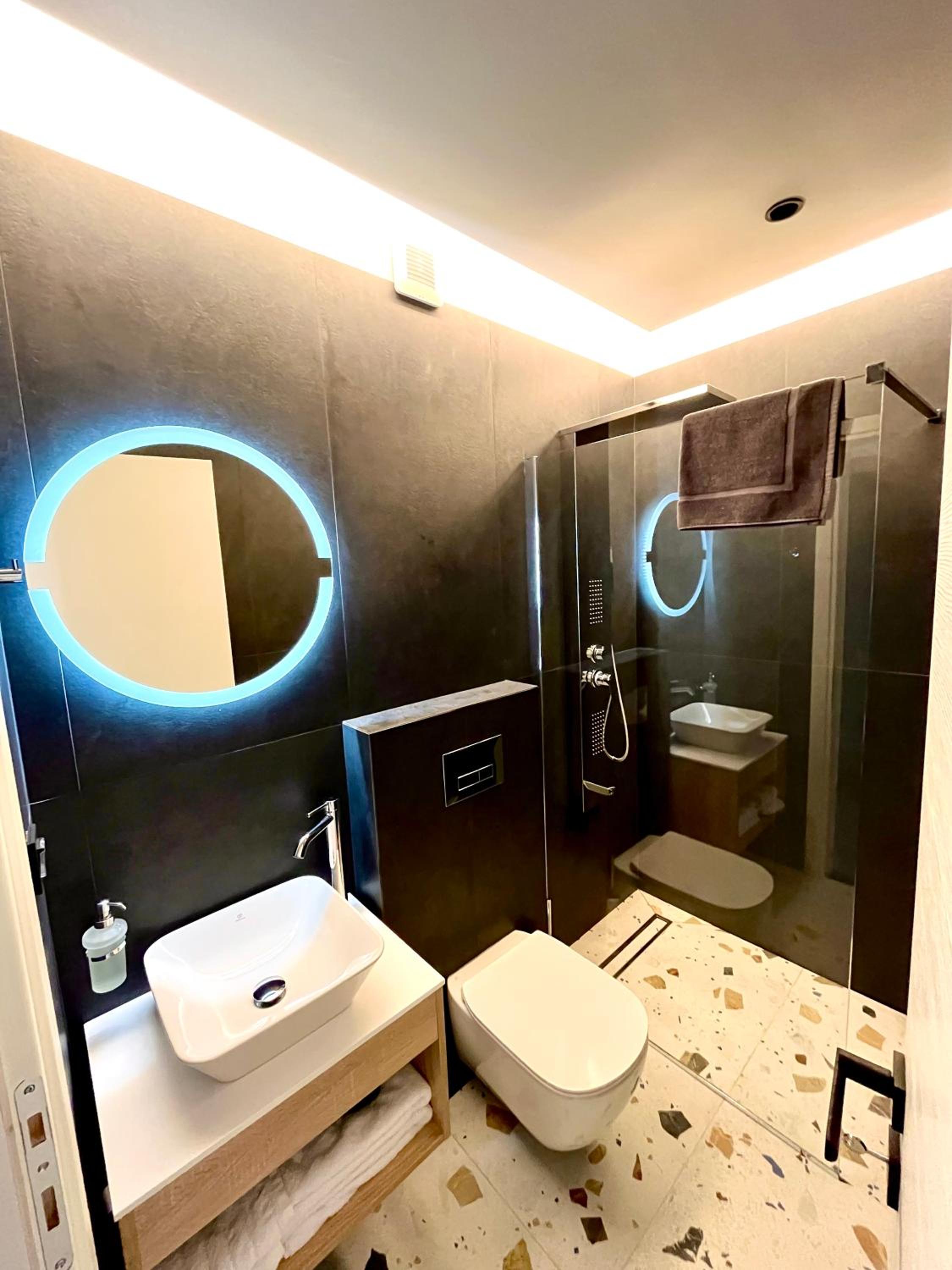 Deluxe Apartment - Photo 16