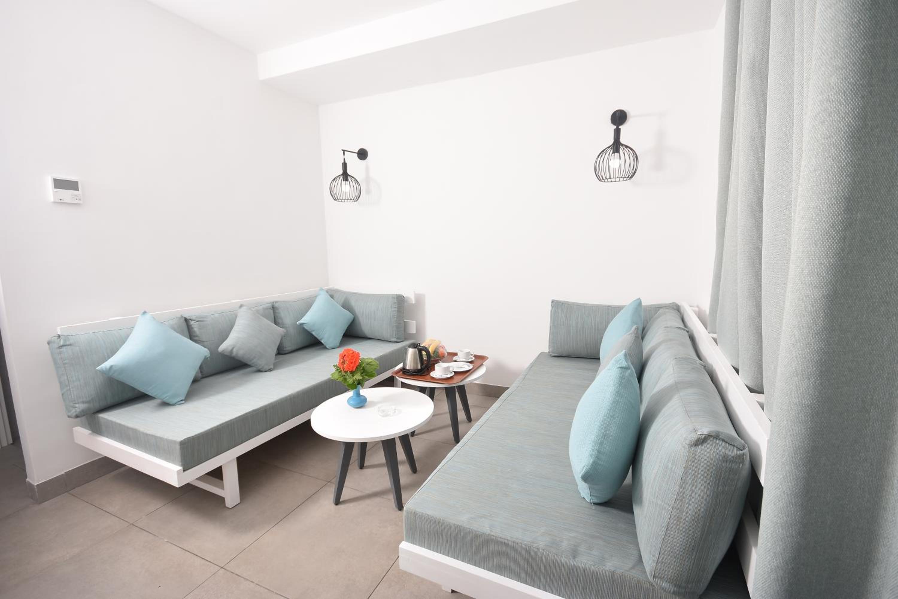 Family Room with Garden View photo 3