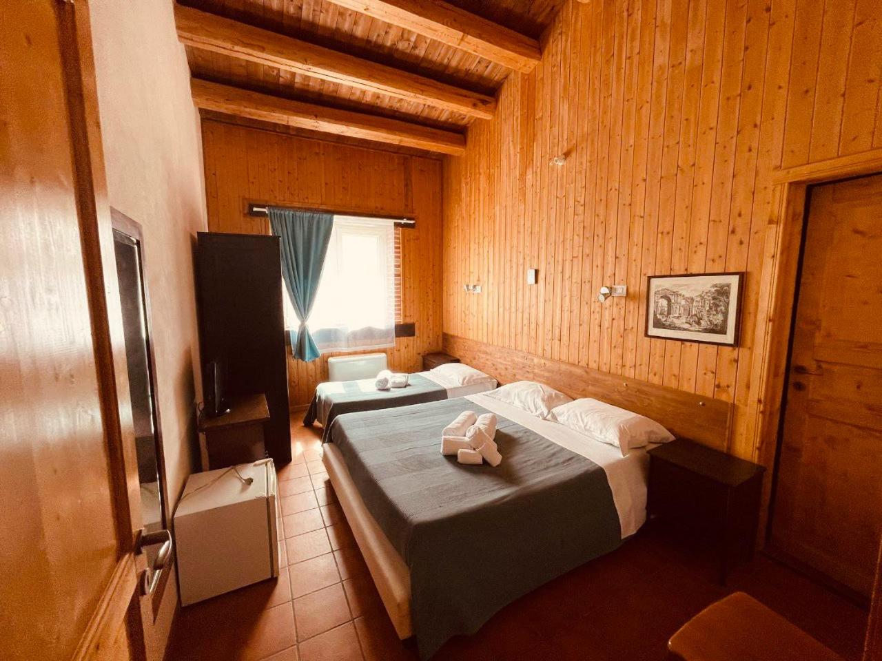 Basic Triple Room With Shared Bathroom photo 1