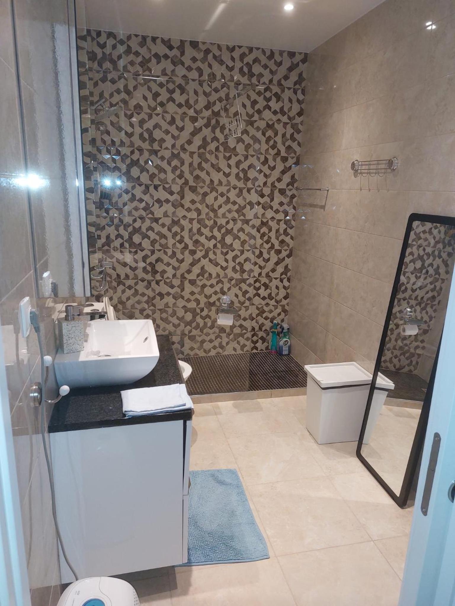Suite - Photo 2