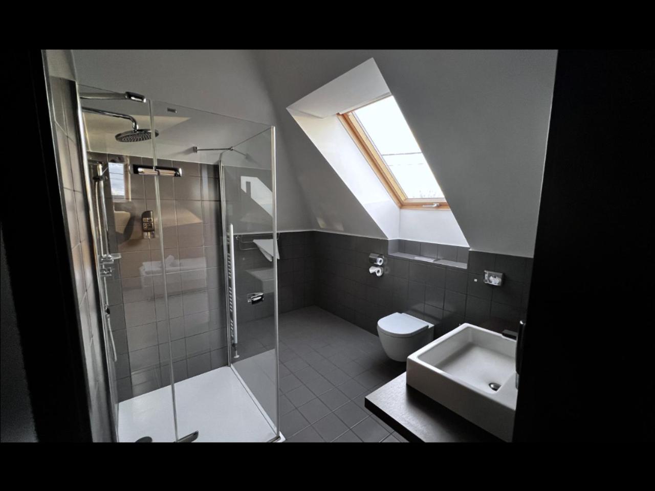 Two Connecting Double Rooms - Photo 4