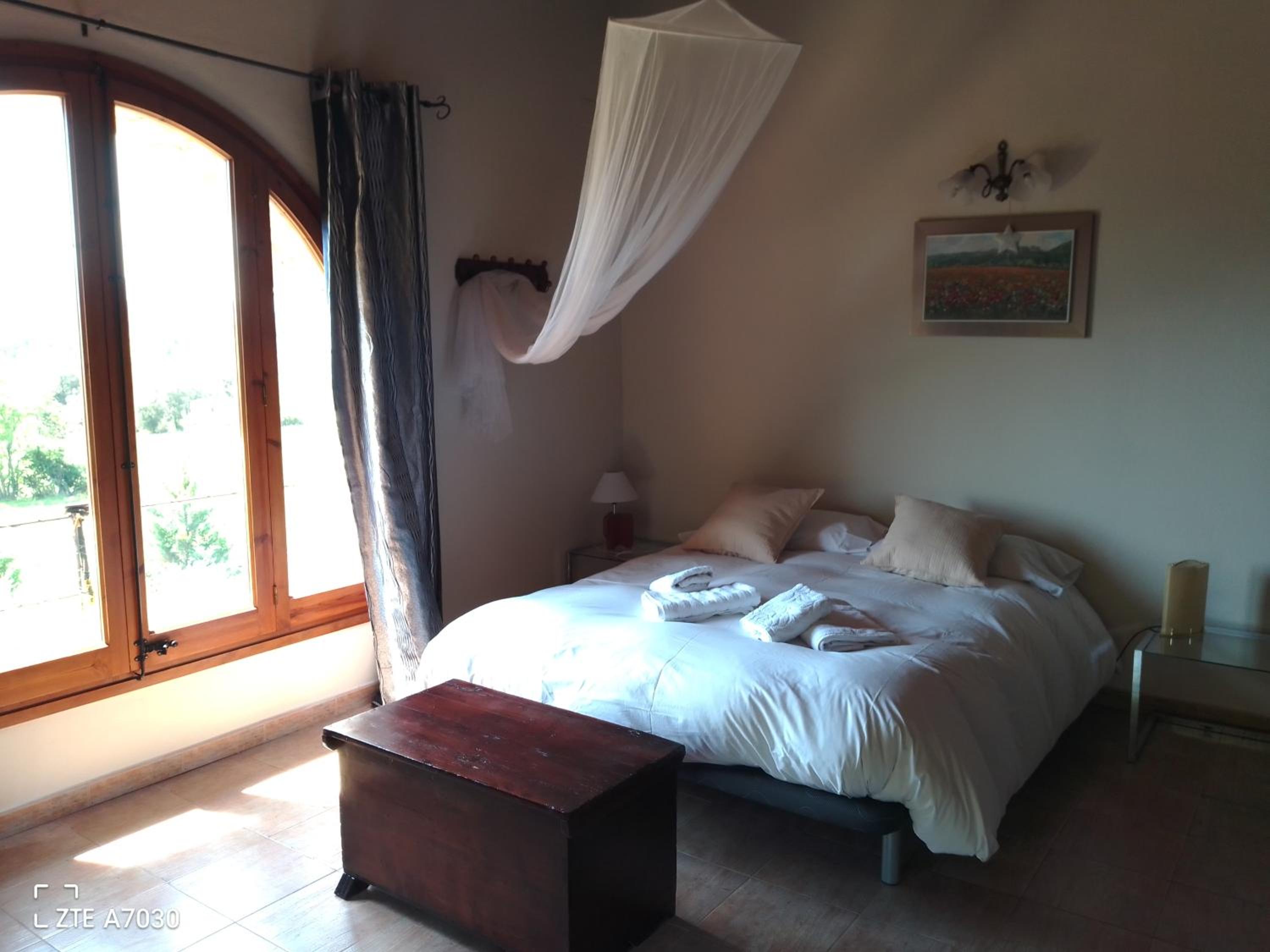 Five-Bedroom House photo 3