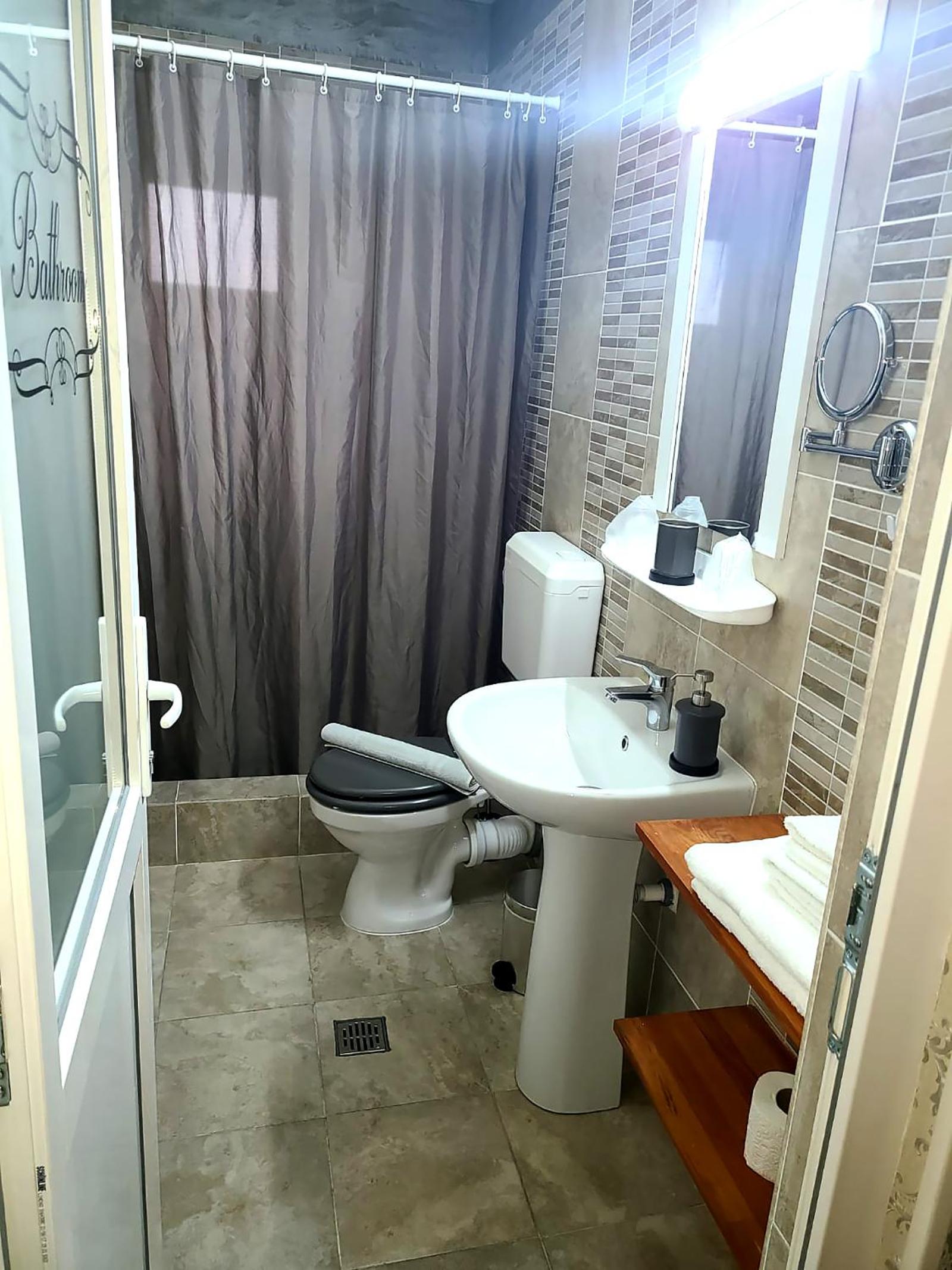 Double Room with Private Bathroom - Photo 5