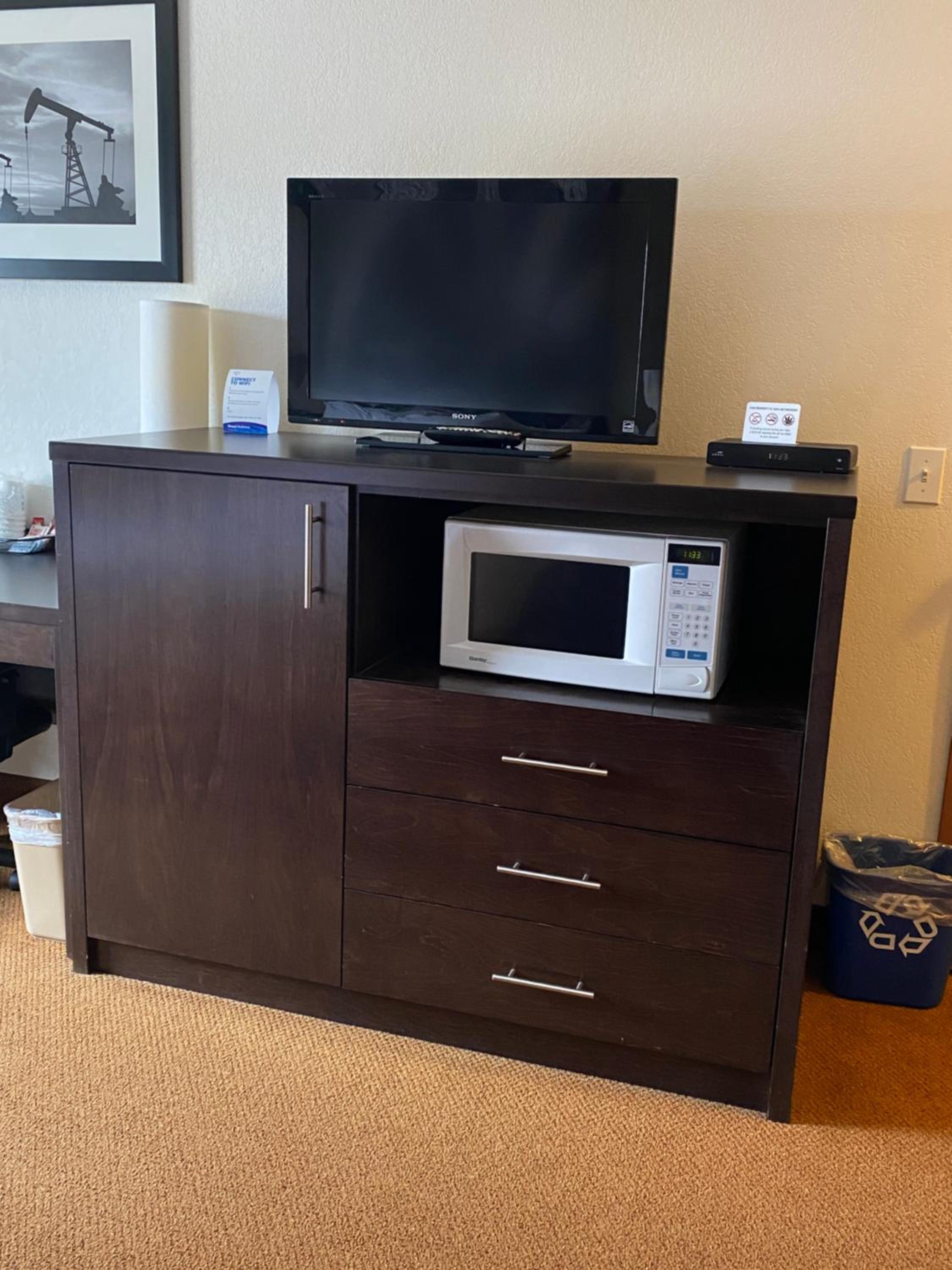 Superior Queen Suite - Non-Smoking photo 3