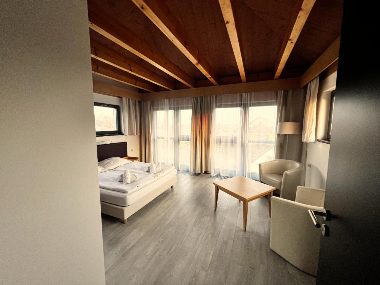 Double Room - Photo 3