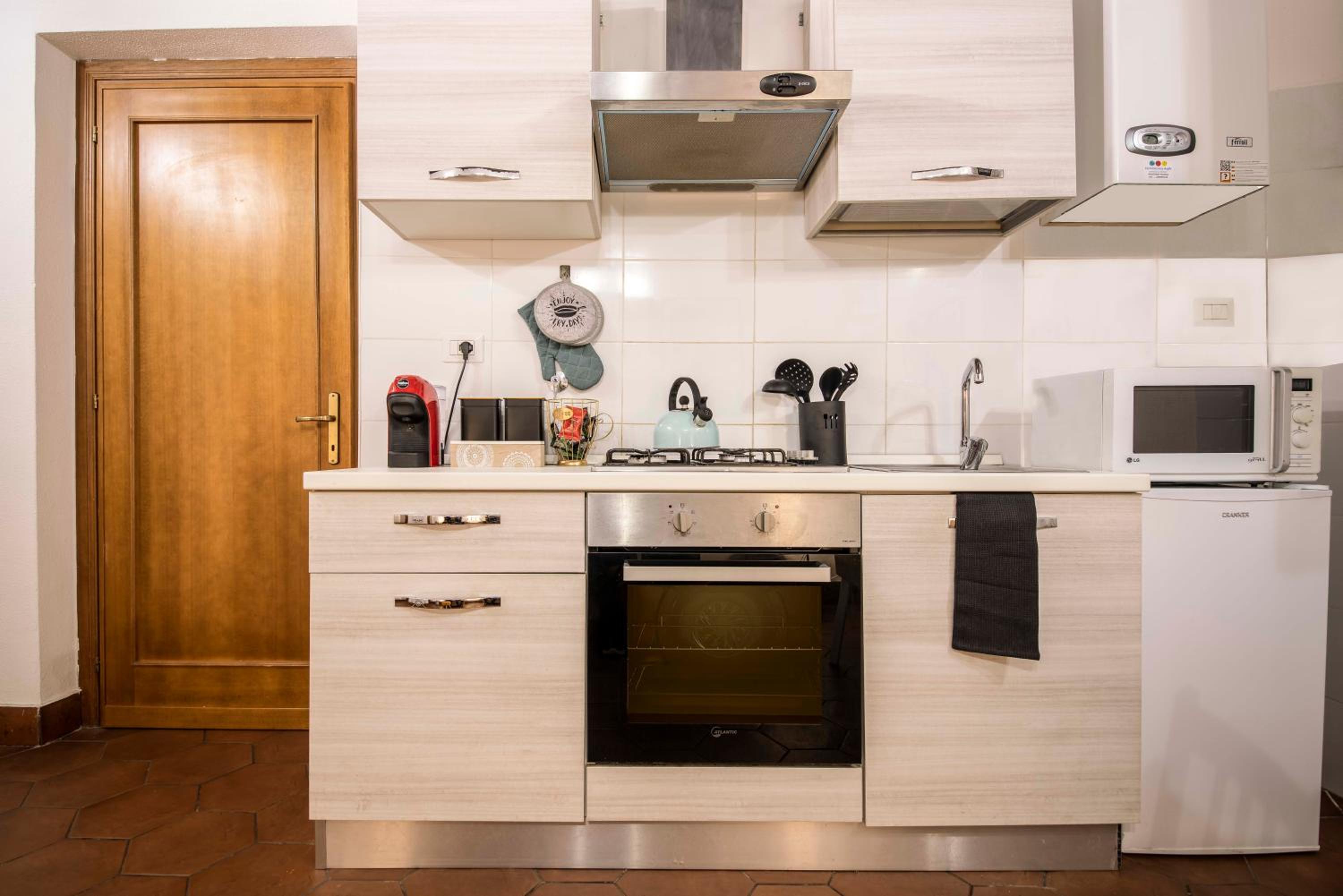 Classic One-Bedroom Apartment with King Bed photo 2