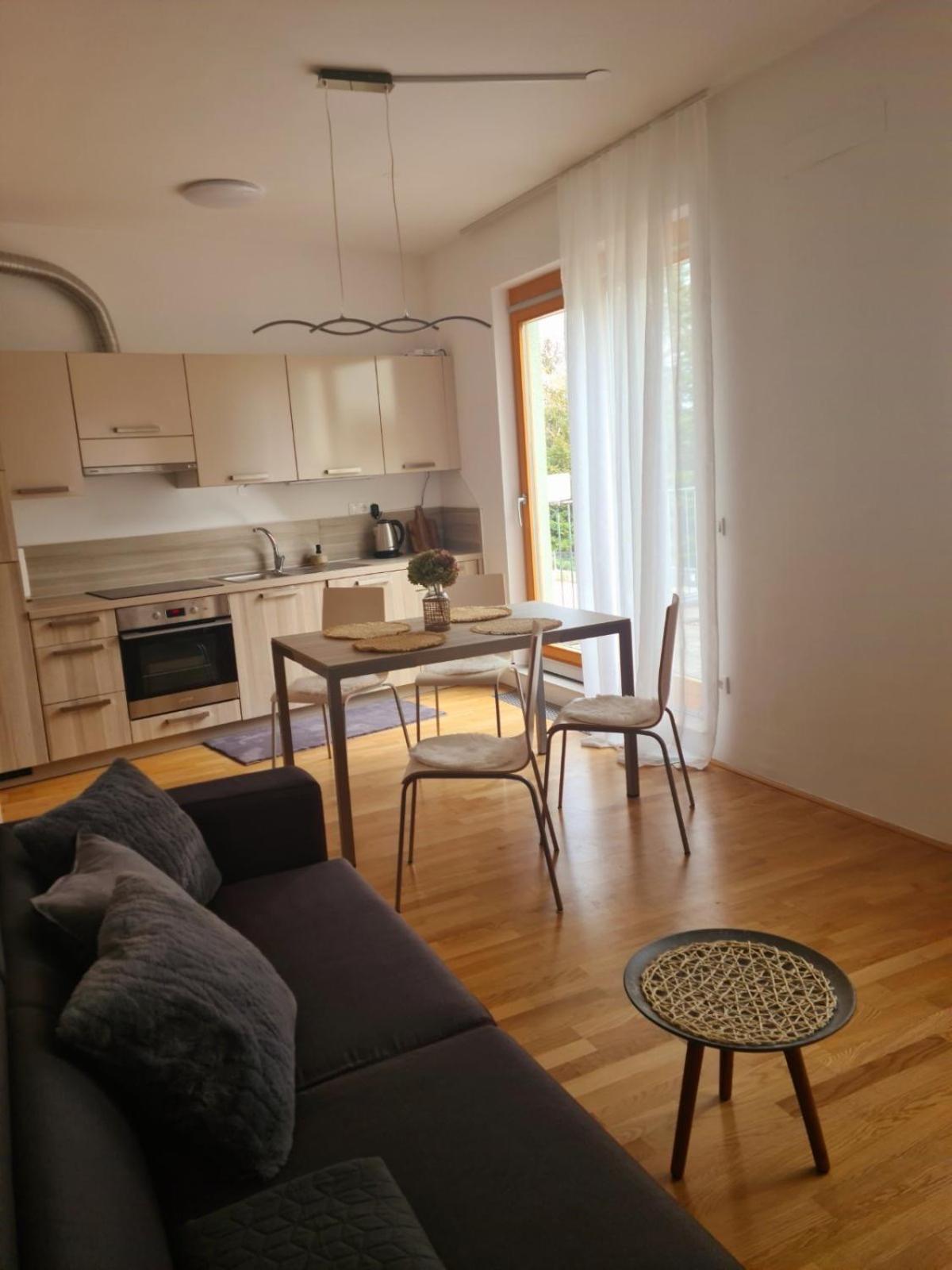 One-Bedroom Apartment photo 1
