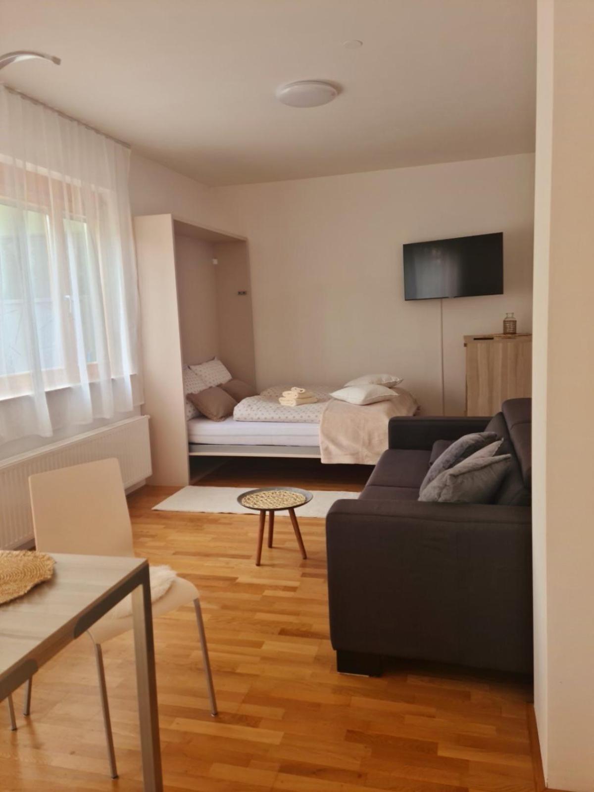 One-Bedroom Apartment photo 2