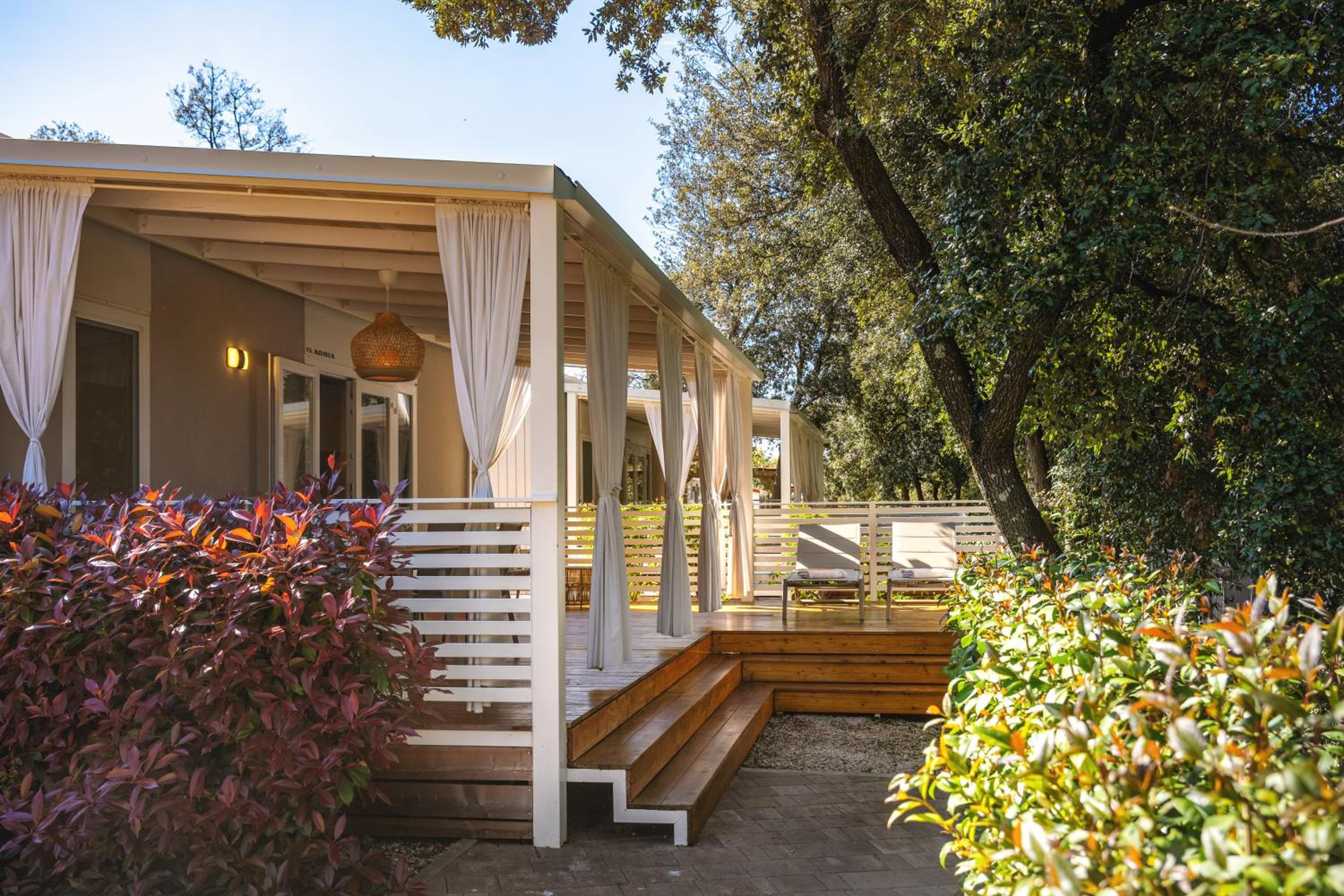 Premium Two-Bedroom Mobile Home with Garden View  - Photo 21