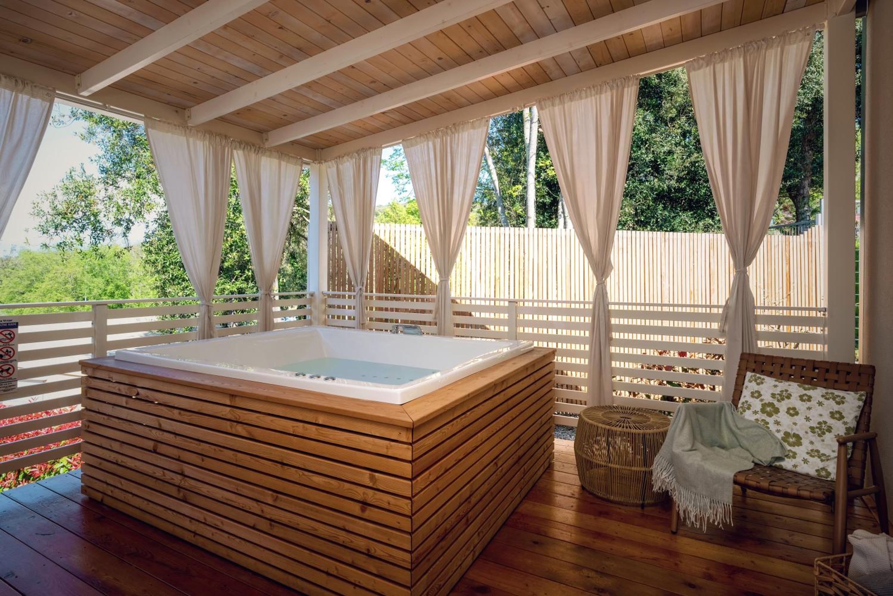 Deluxe Two-bedroom Mobile Home with Hot Tub - Photo 13