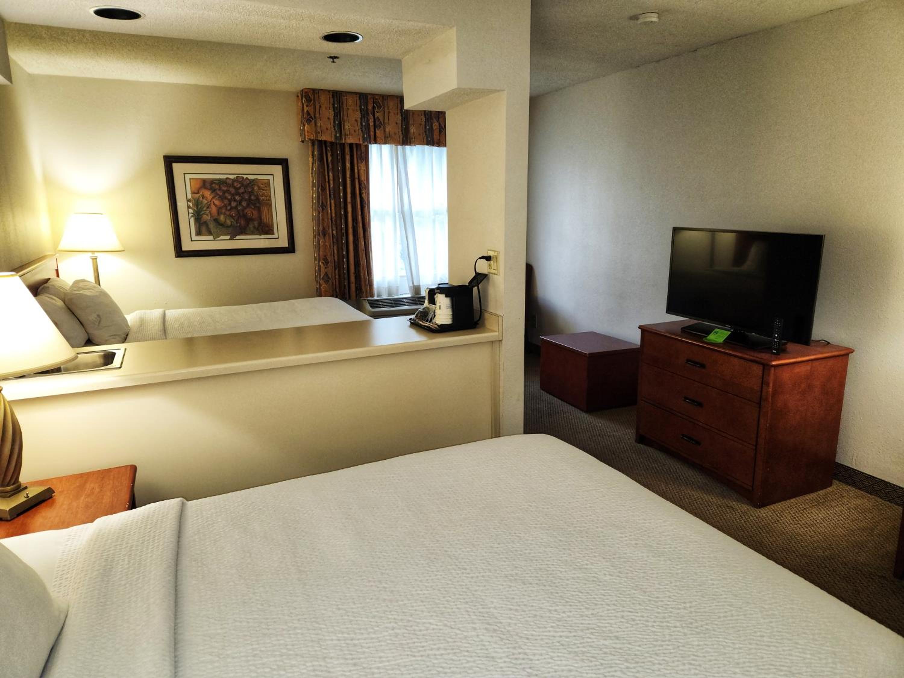 Double Room with Two Double Beds - Non-Smoking - Photo 2
