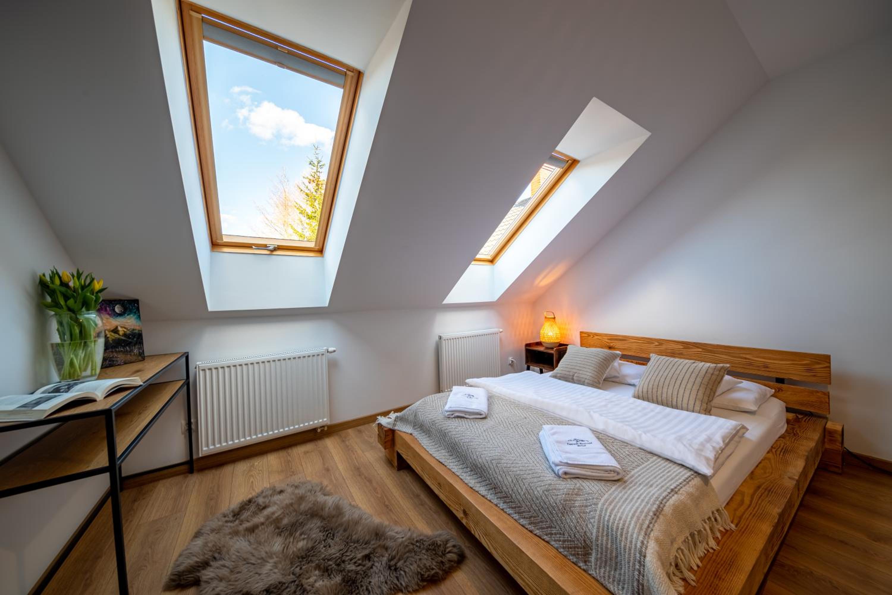 Double Room with Private Bathroom - Photo 10