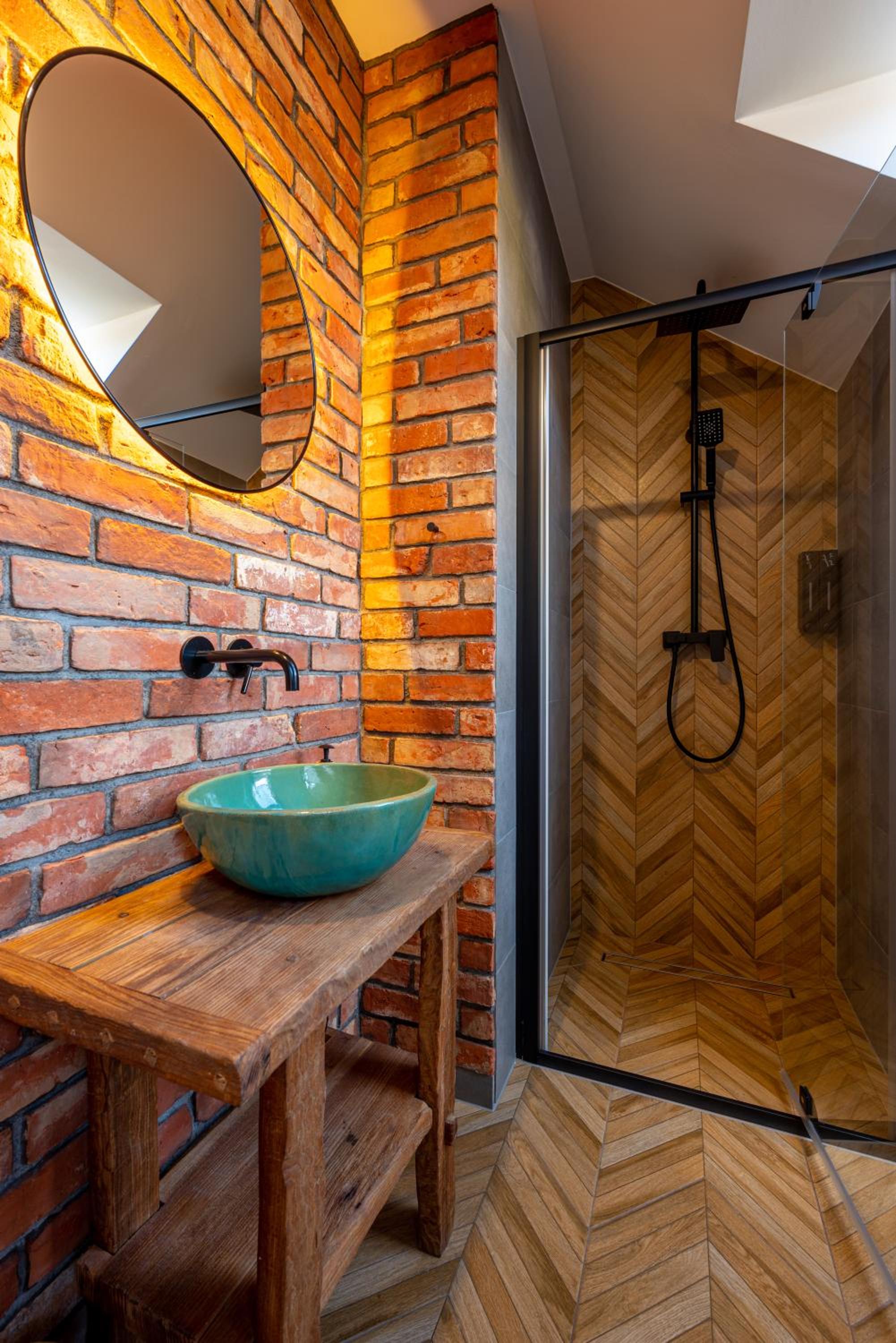 Double Room with Private Bathroom - Photo 13