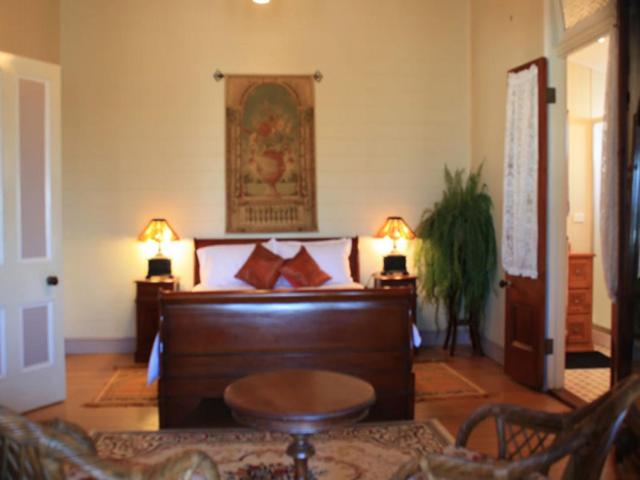 Gold - Queen Room