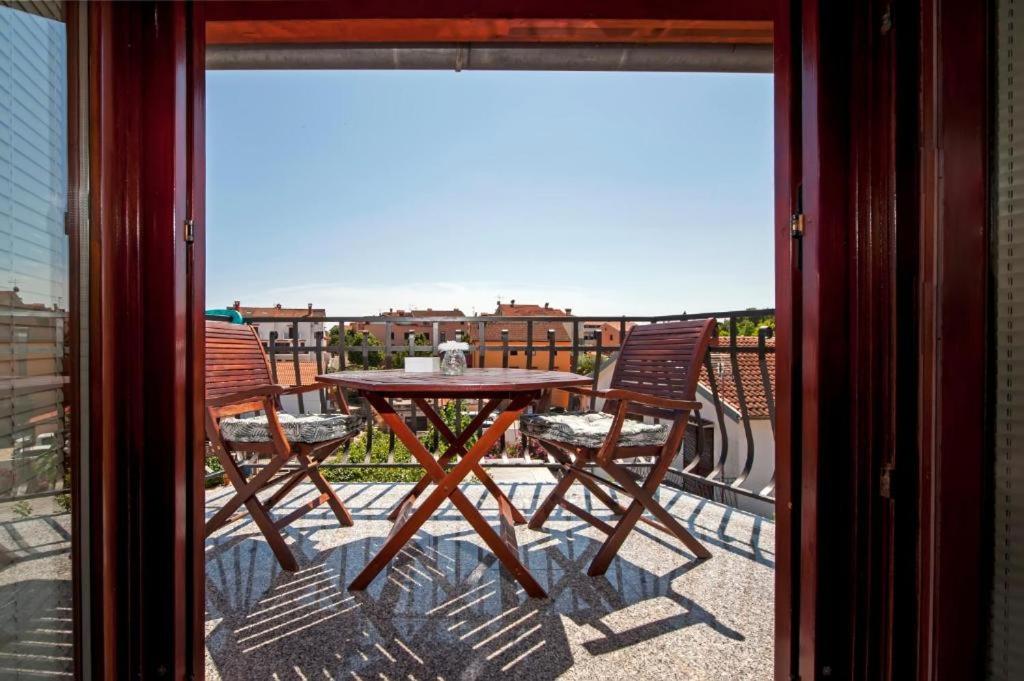 Apartment with Balcony photo 2