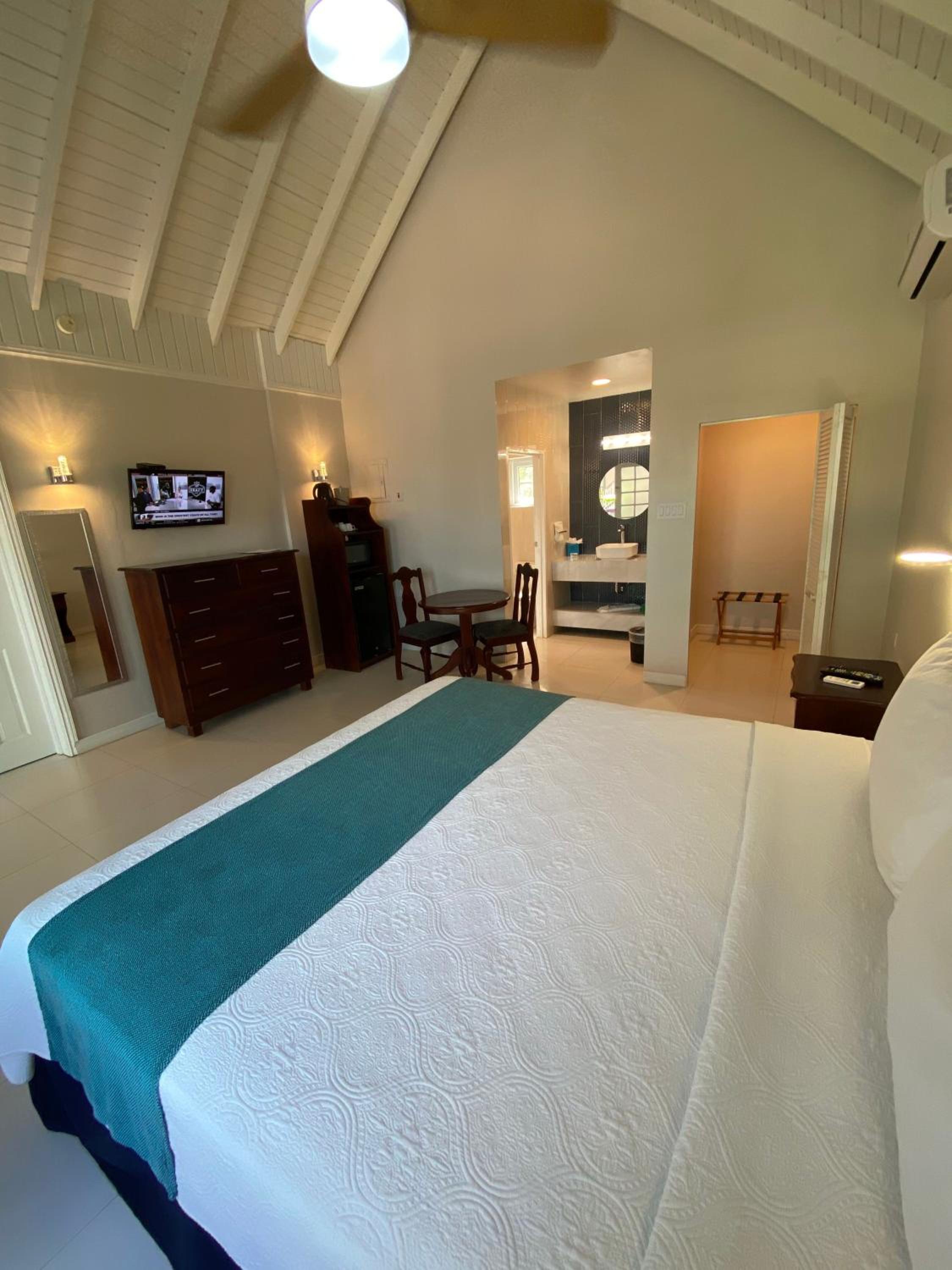 Deluxe King Room photo 2