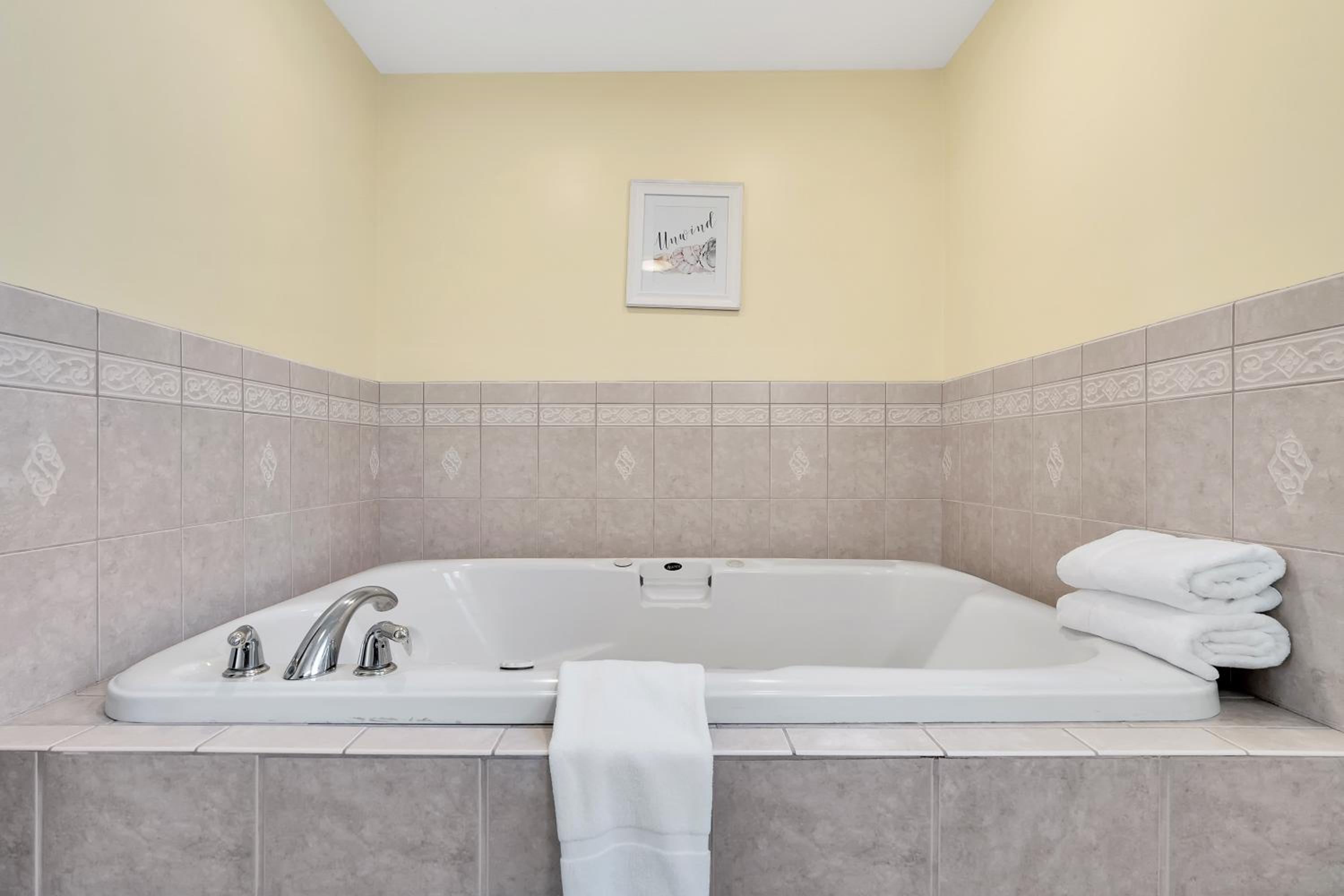 King Room with Hot Tub photo 3