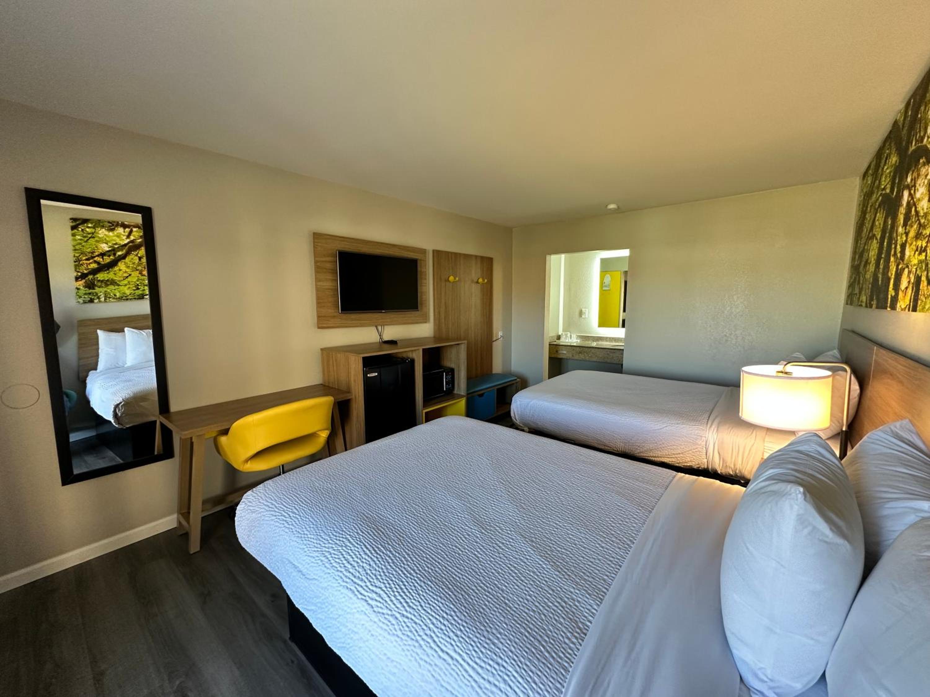 Deluxe Double Room with Two Double Beds - Non-Smoking - Photo 3