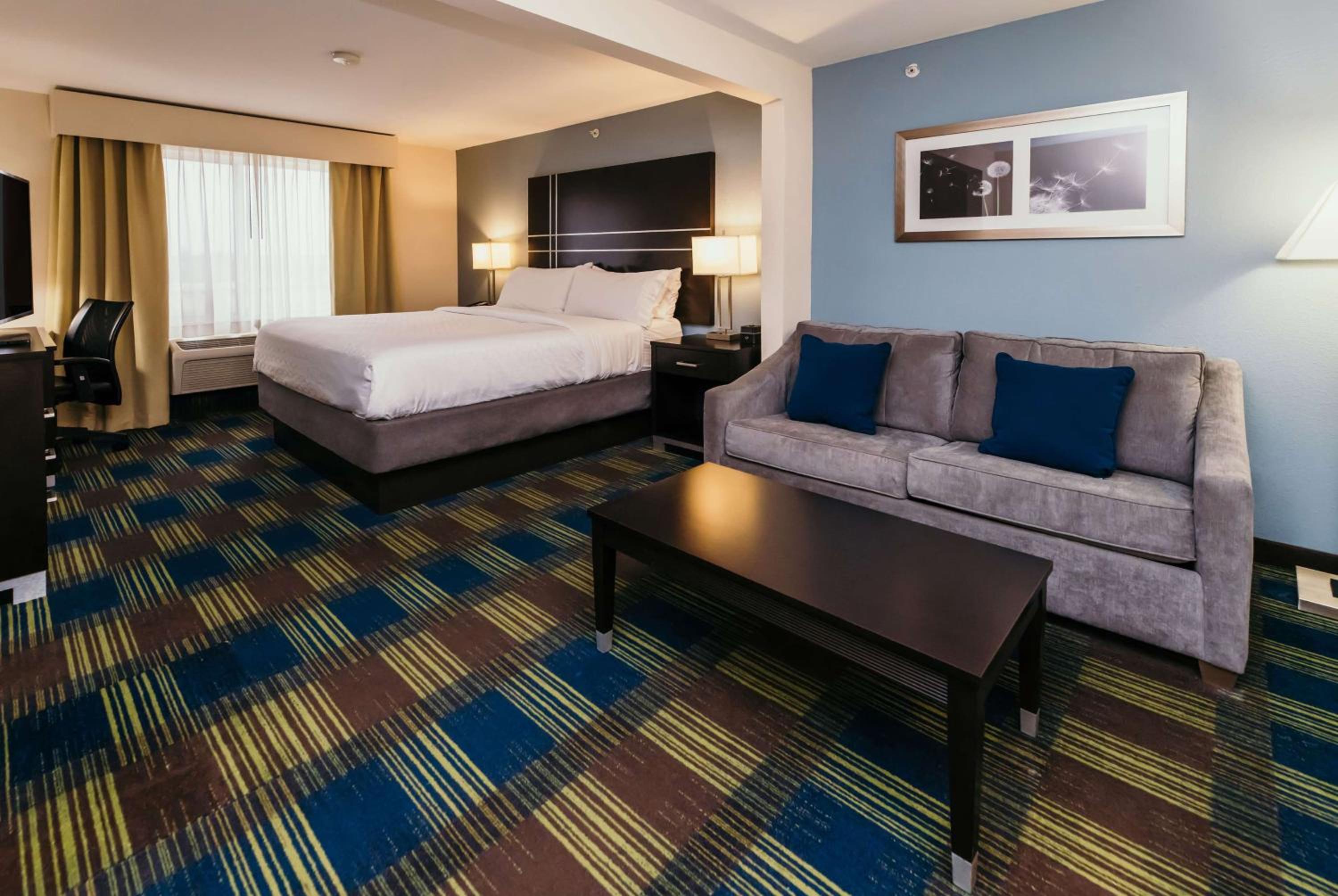 King Suite with Sofa Bed and One King Bed, Mobility Access, Non-Smoking - Photo 1
