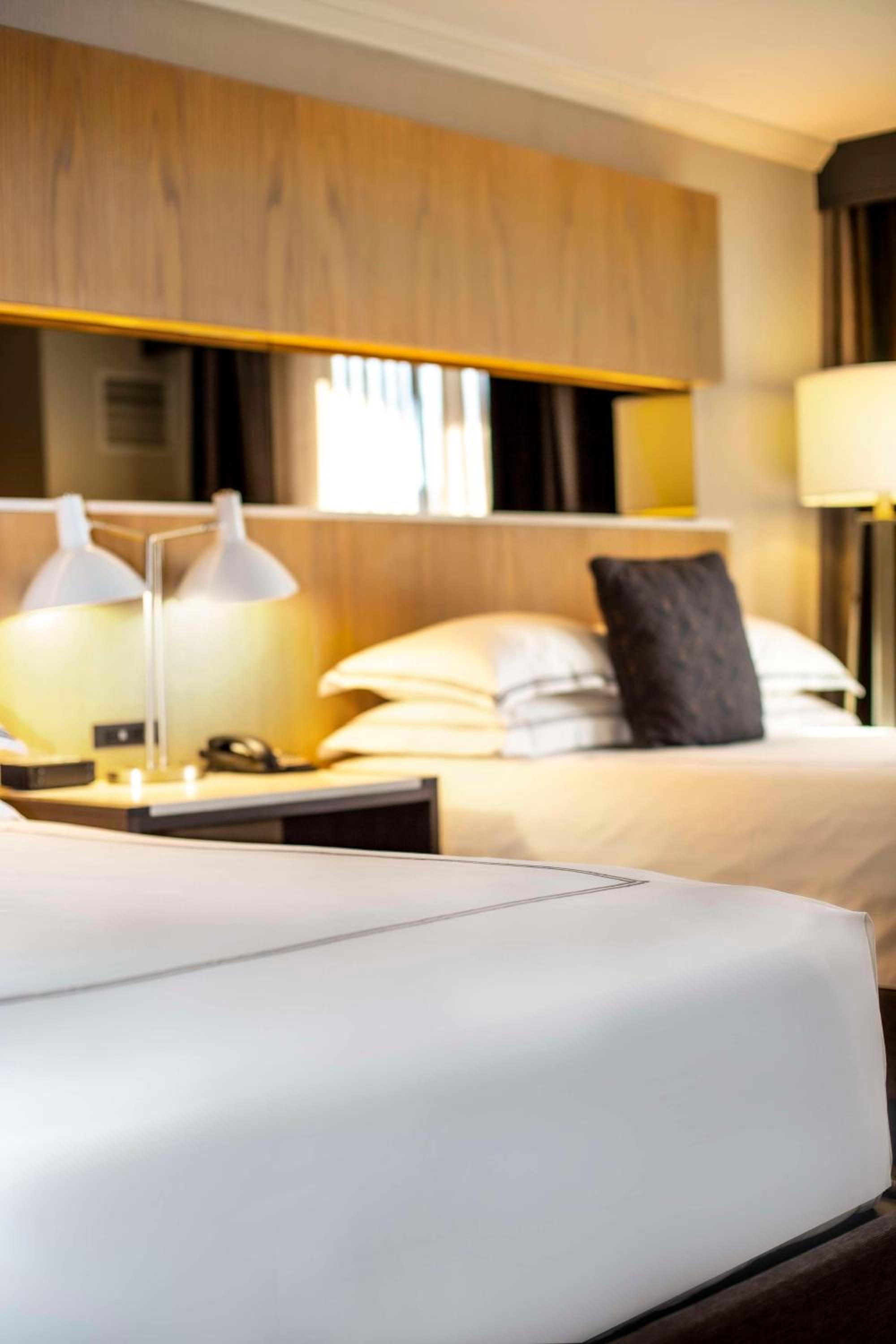 Deluxe Room with Two Queen Beds - Photo 3