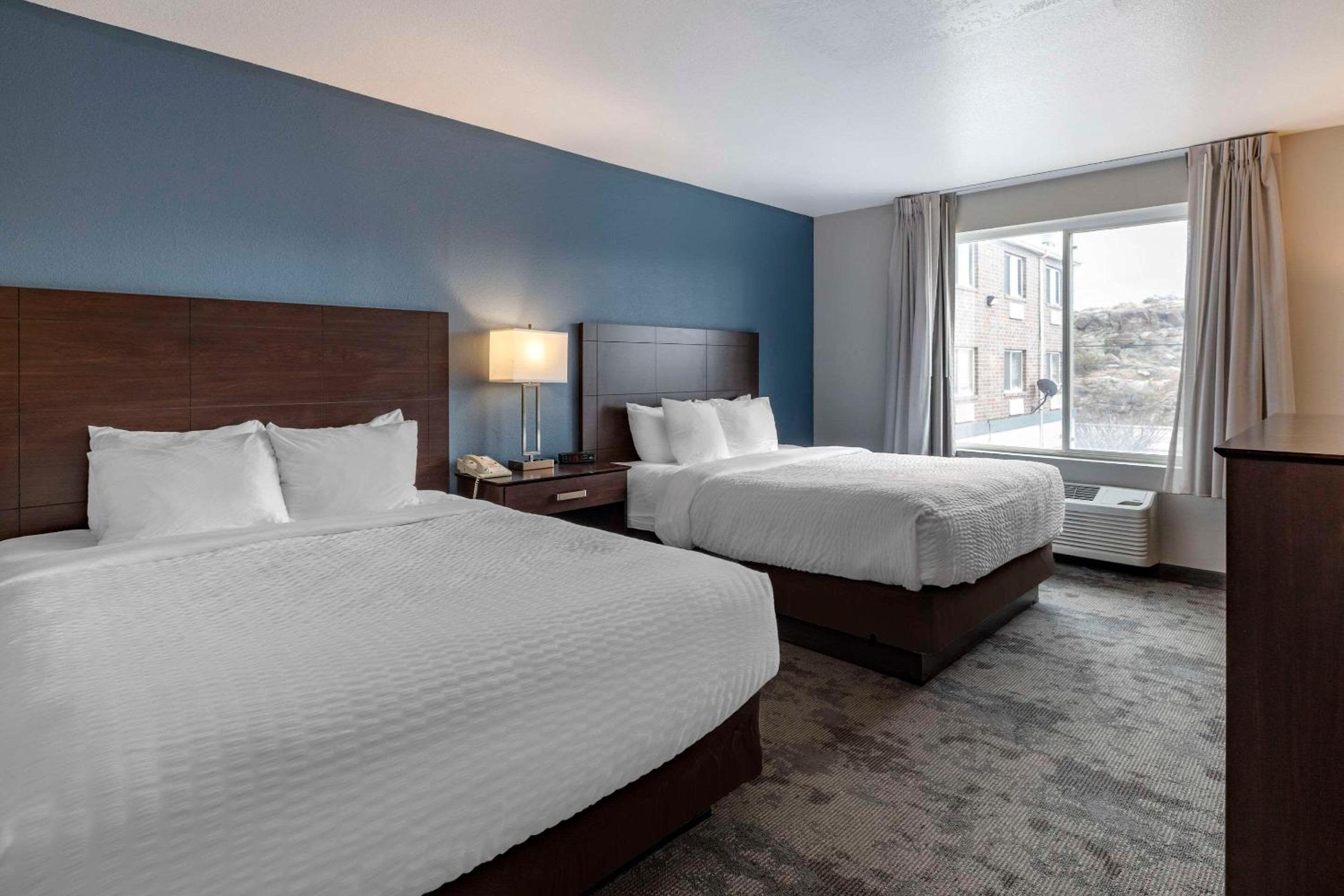 Queen Room with Two Queen Beds - Non-Smoking - Photo 1