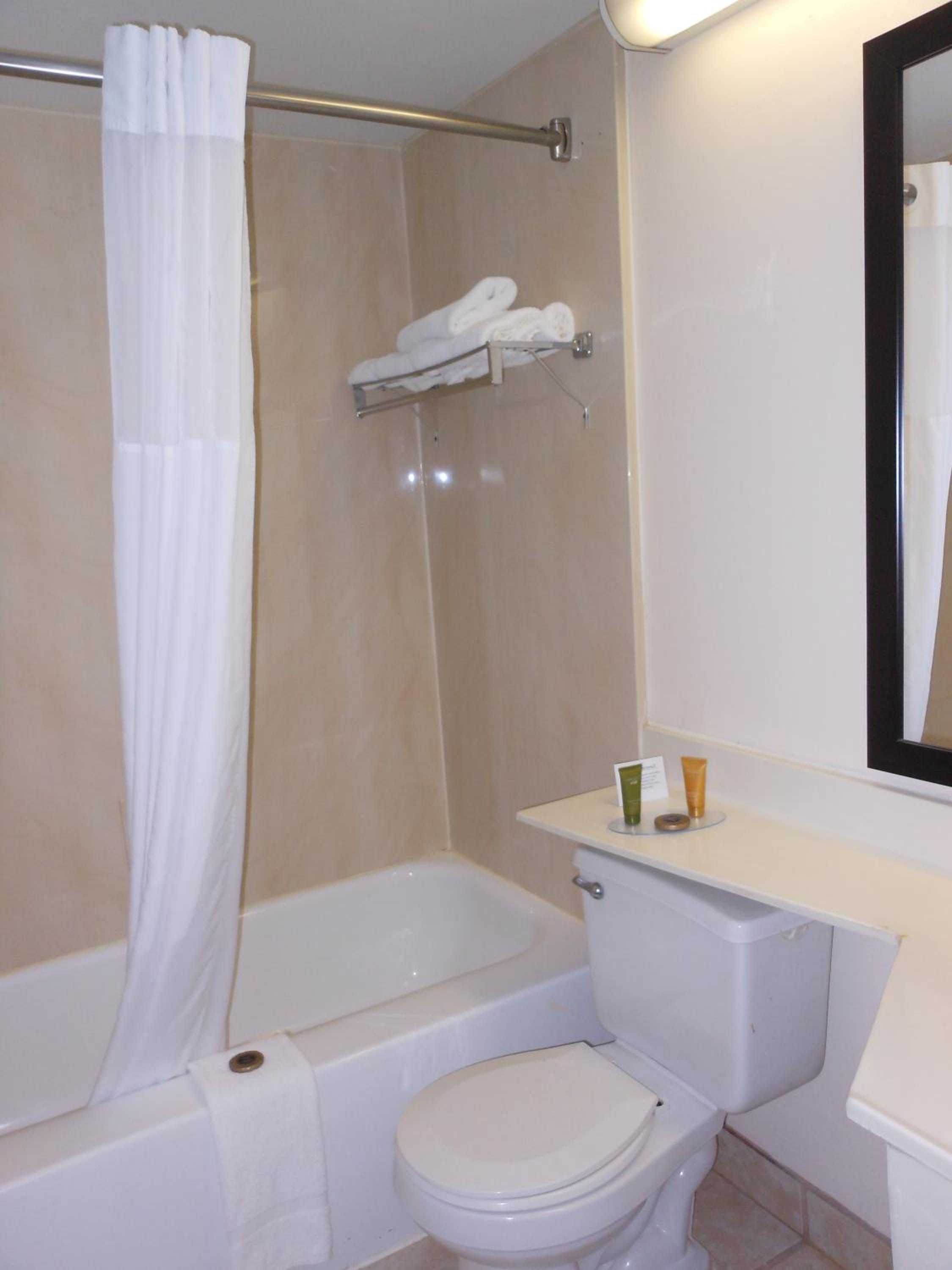 Double Room with Two Double Beds - Non-Smoking - Photo 3
