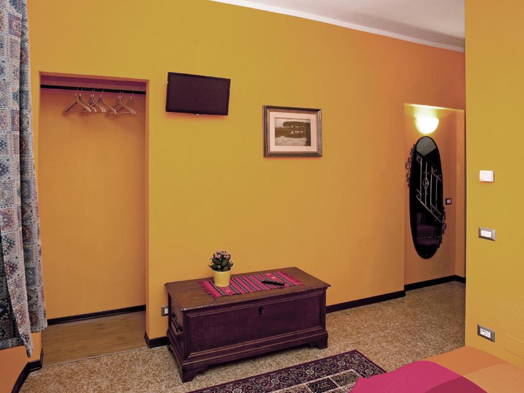 Double or Twin Room with Private Bathroom photo 3