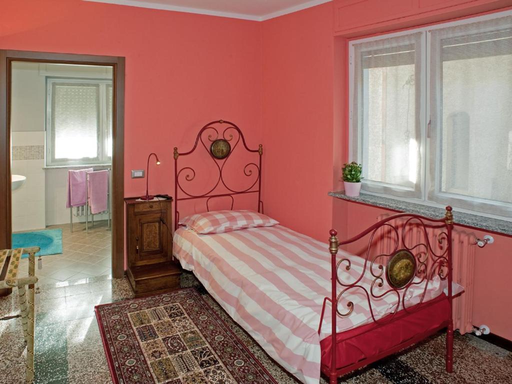 Single Room with Private Bathroom photo 1