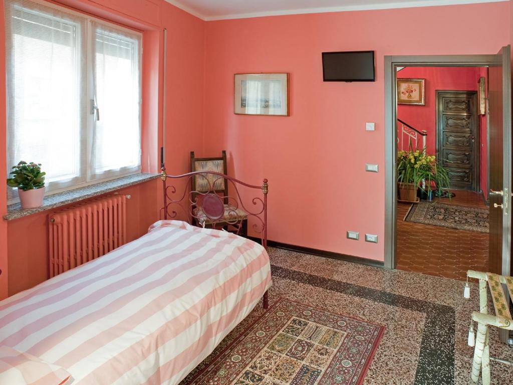 Single Room with Private Bathroom photo 3
