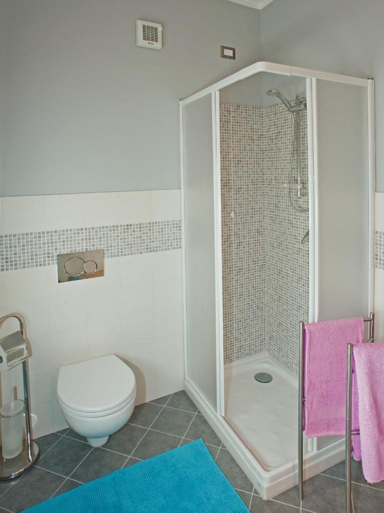 Single Room with Private Bathroom photo 2