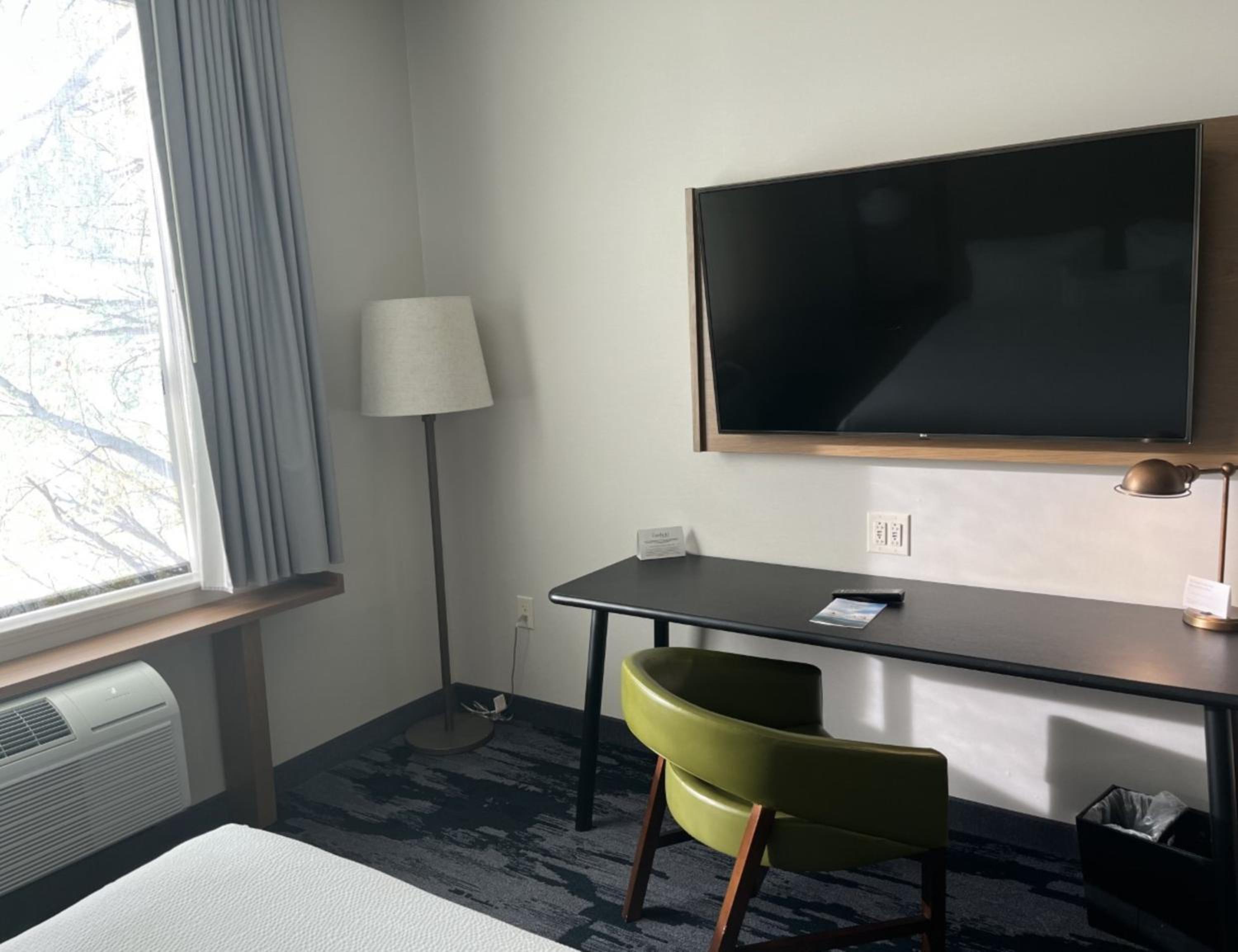 Guest Room, 1 King - Photo 1