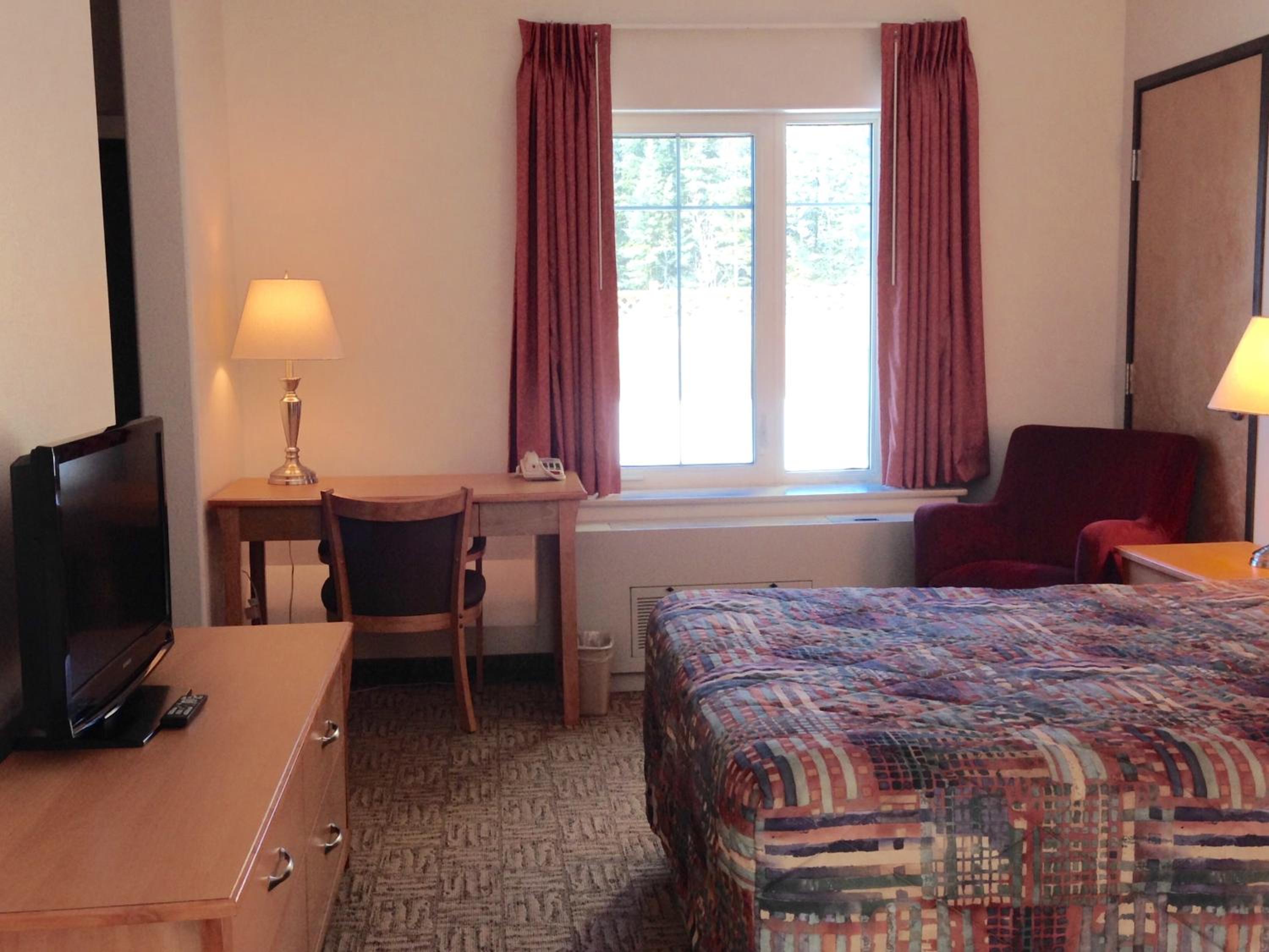 Queen Room photo 2