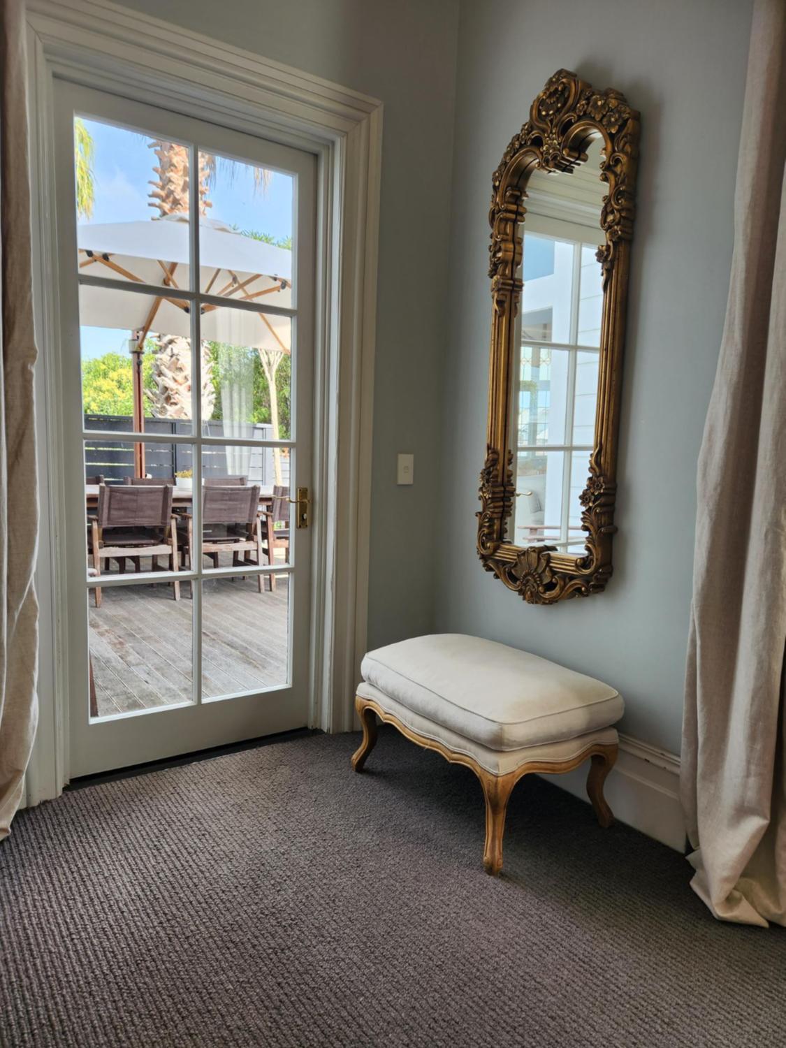 Deluxe King Room - Photo 8