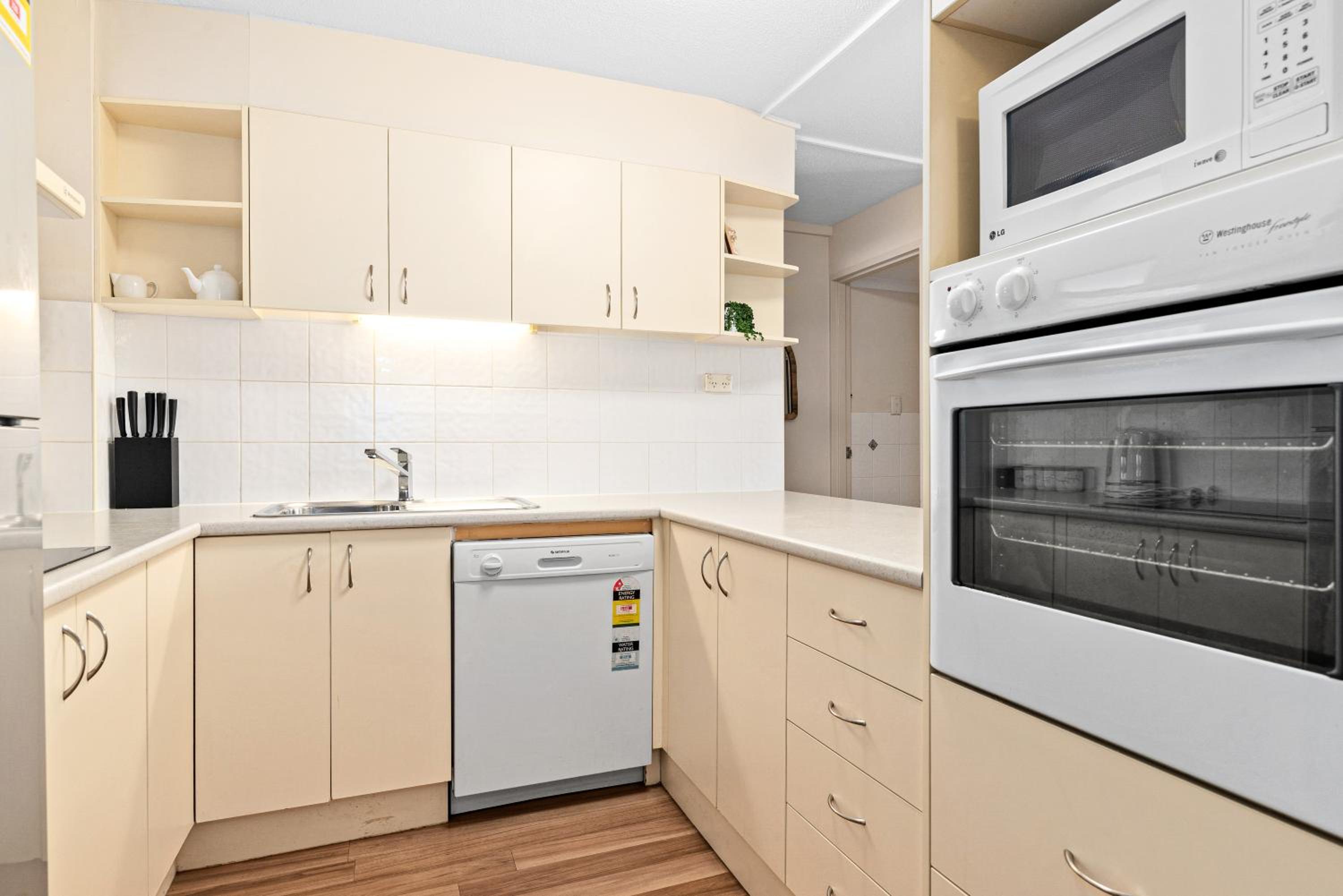 Two-Bedroom Apartment with Balcony - Photo 3