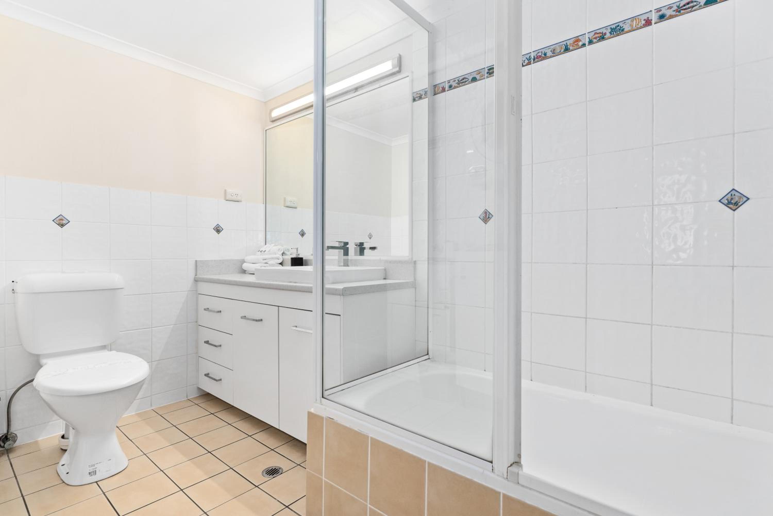 Two-Bedroom Apartment with Balcony - Photo 10