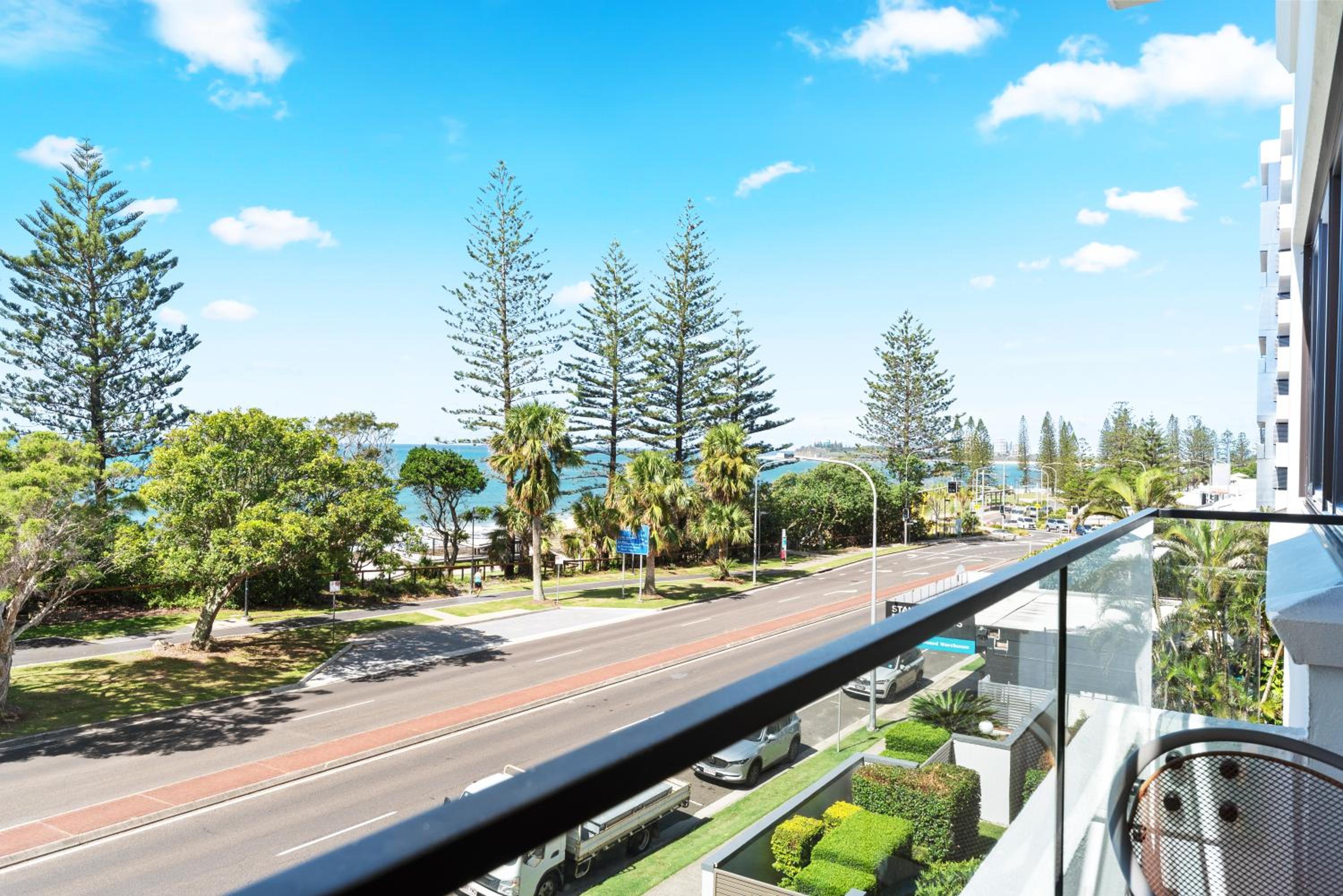 Two-Bedroom Apartment with Balcony - Photo 6