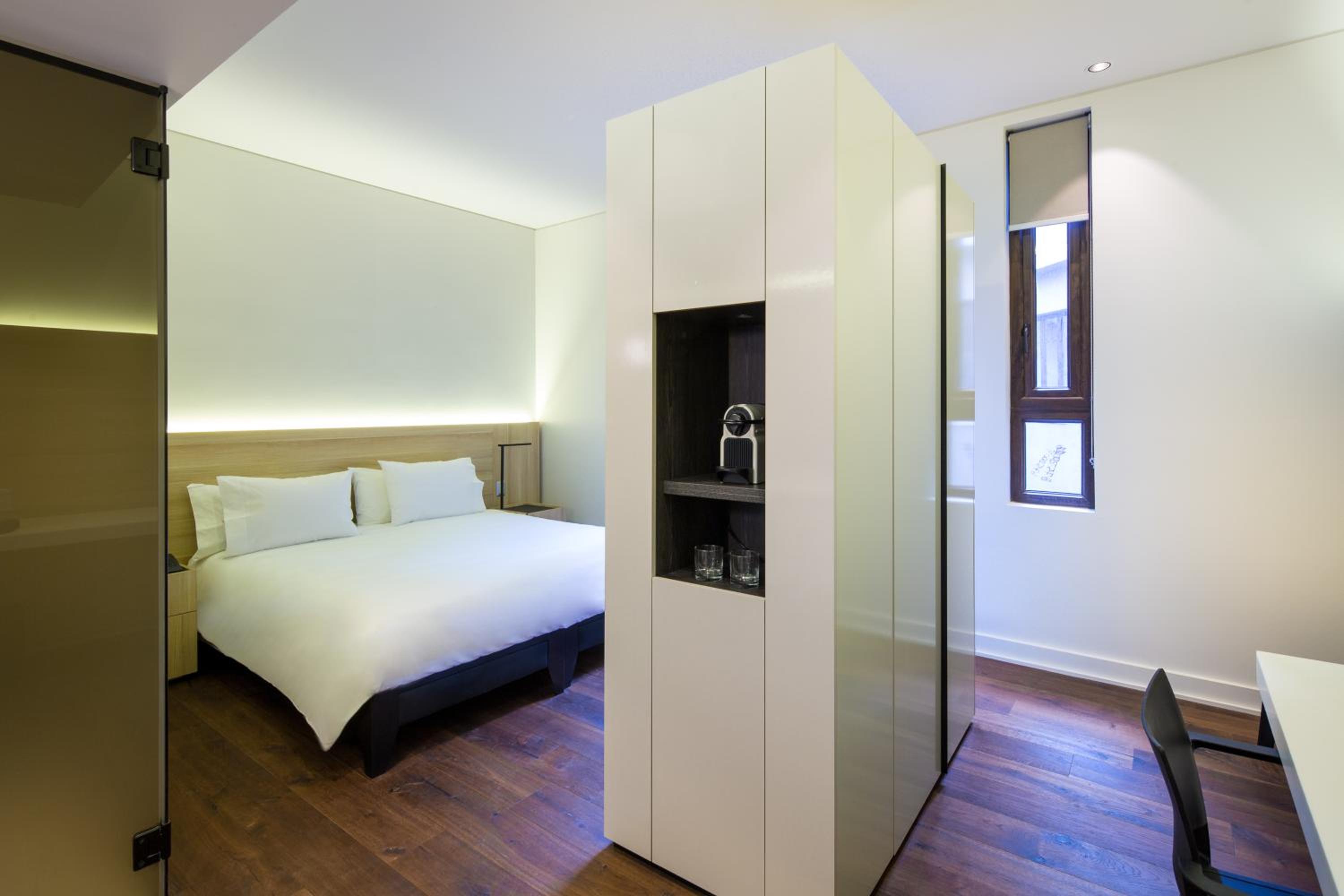 Superior Double or Twin Room with Interior View photo 2