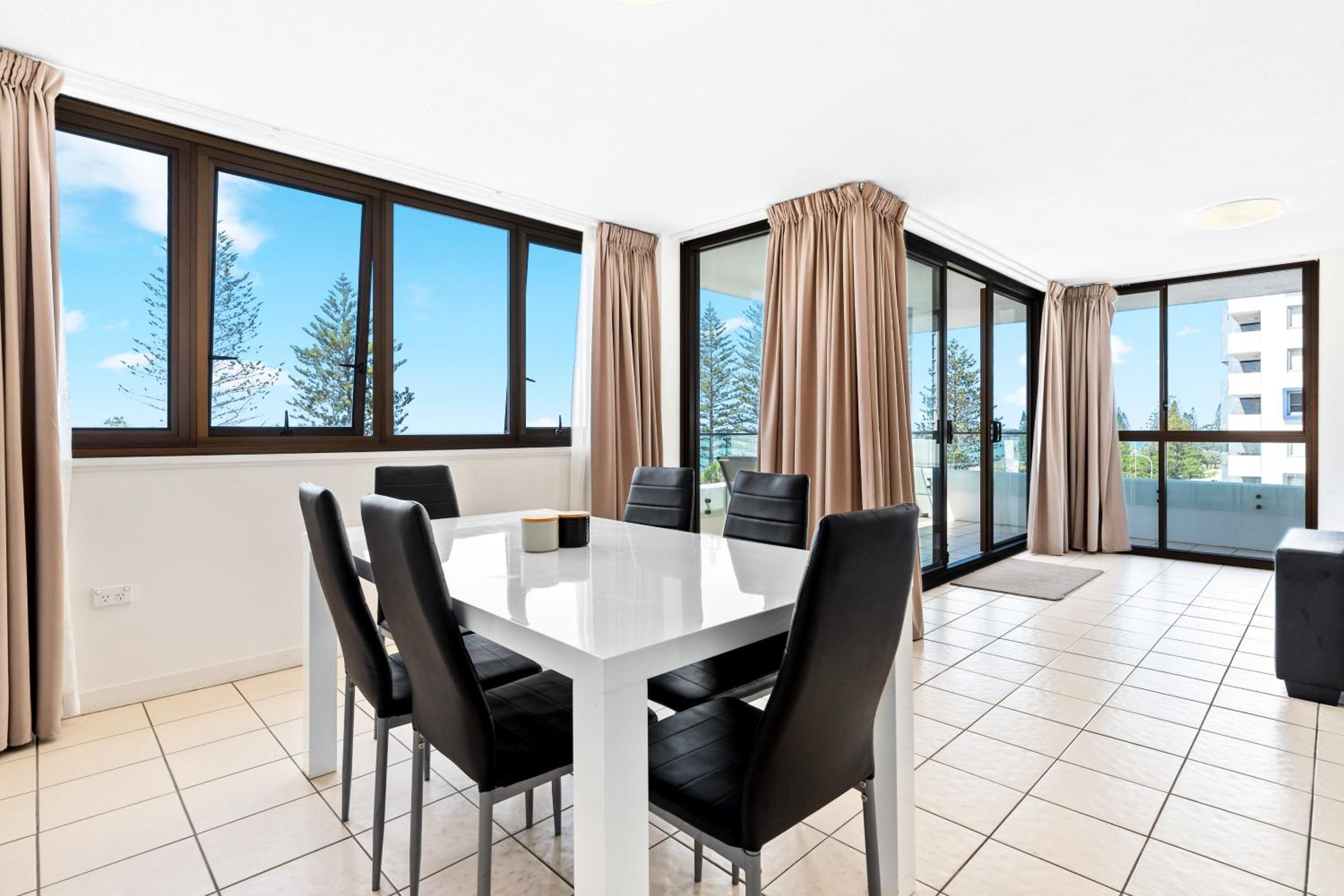 Two-Bedroom Apartment with Ocean View - Photo 19