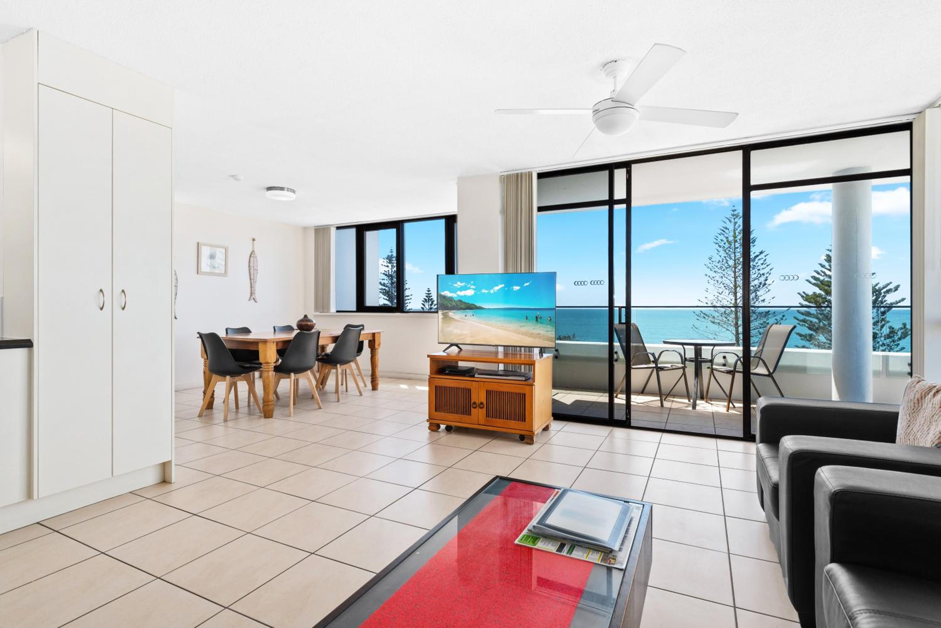 Two-Bedroom Apartment with Ocean View - Photo 1