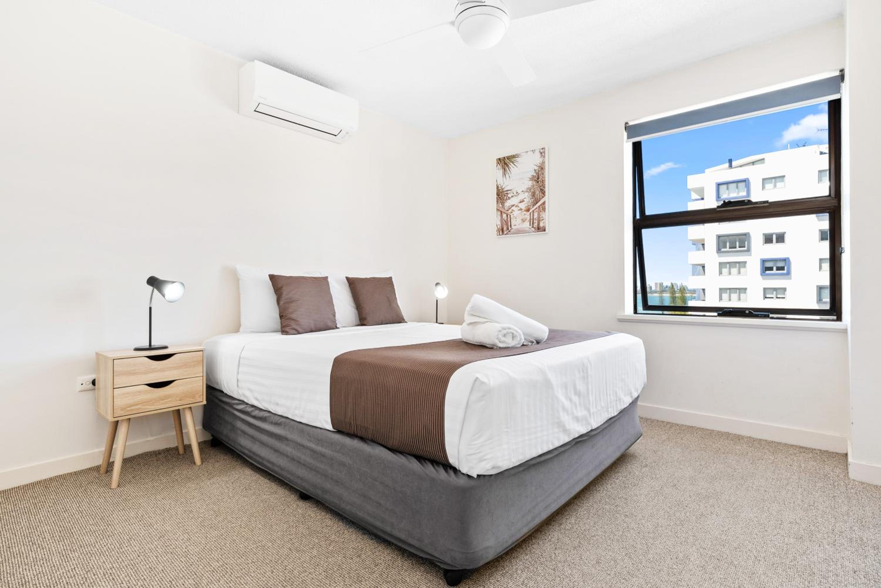 Two-Bedroom Apartment with Ocean View - Photo 7