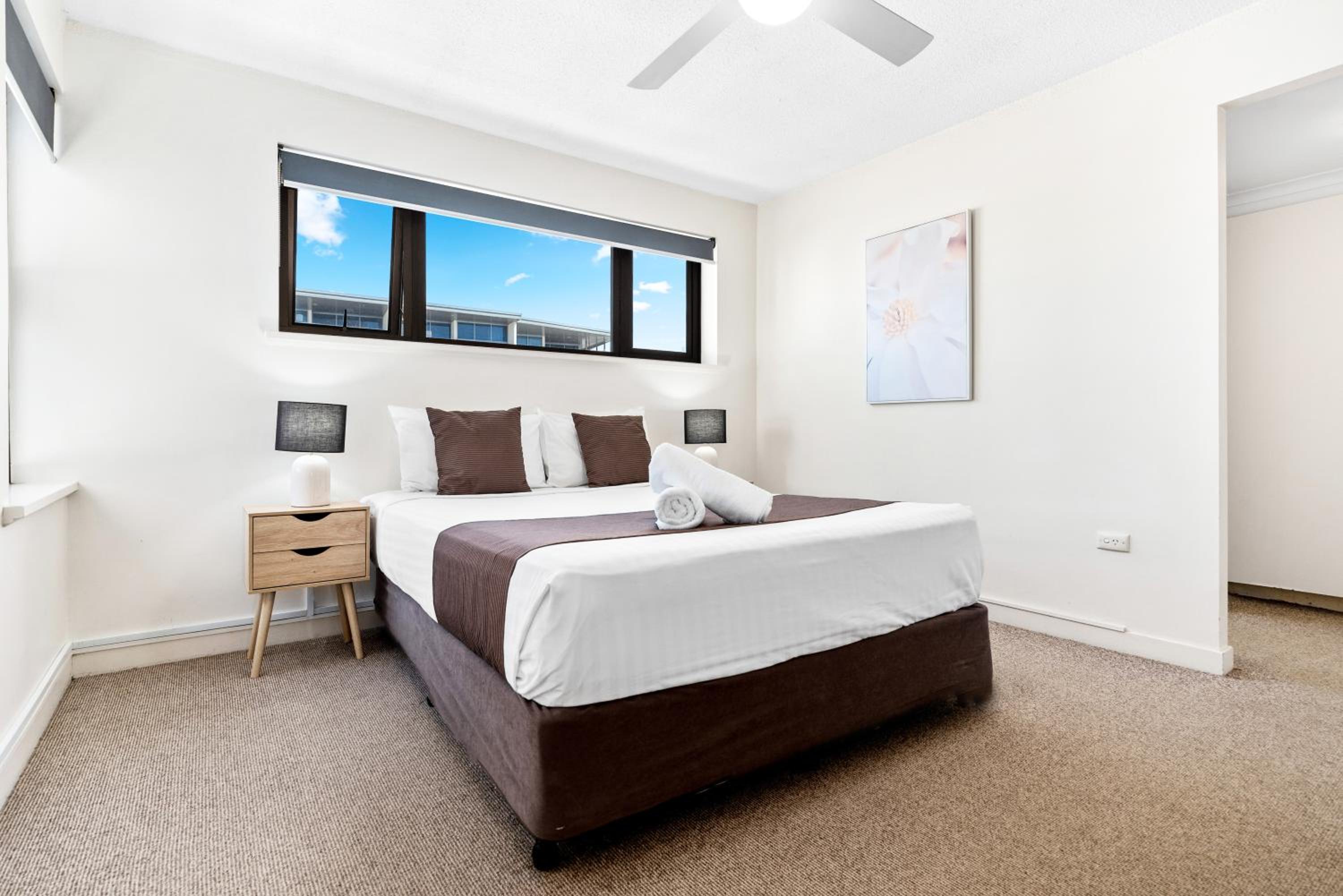 Two-Bedroom Apartment with Ocean View - Photo 9